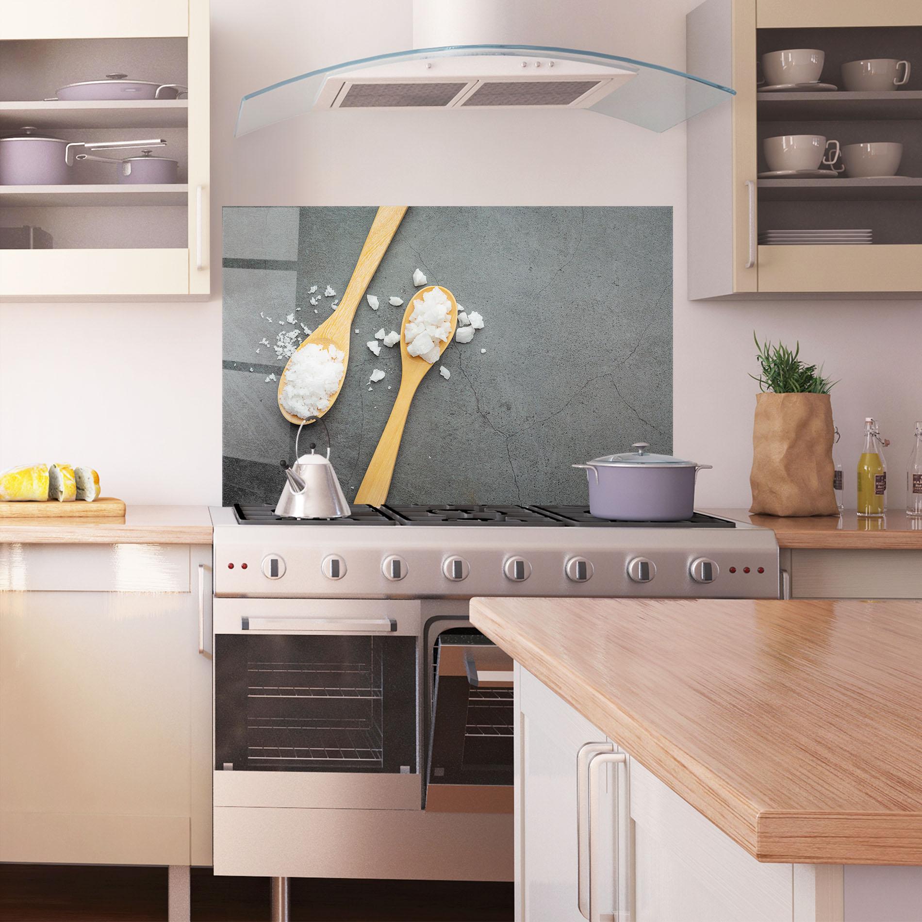 Konyhai üveg hátfal Salt Wooden Spoon mockup 1