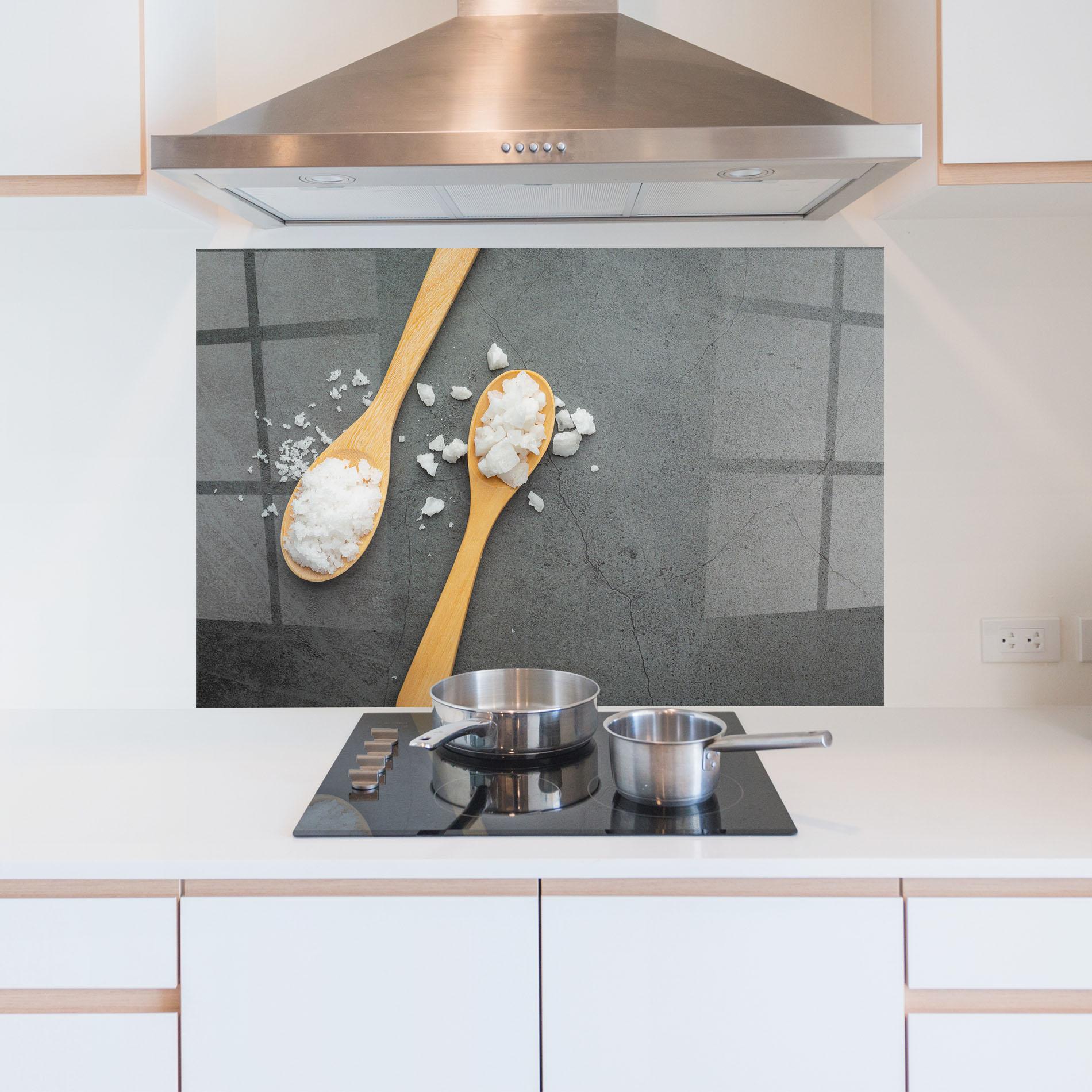 Konyhai üveg hátfal Salt Wooden Spoon mockup 5