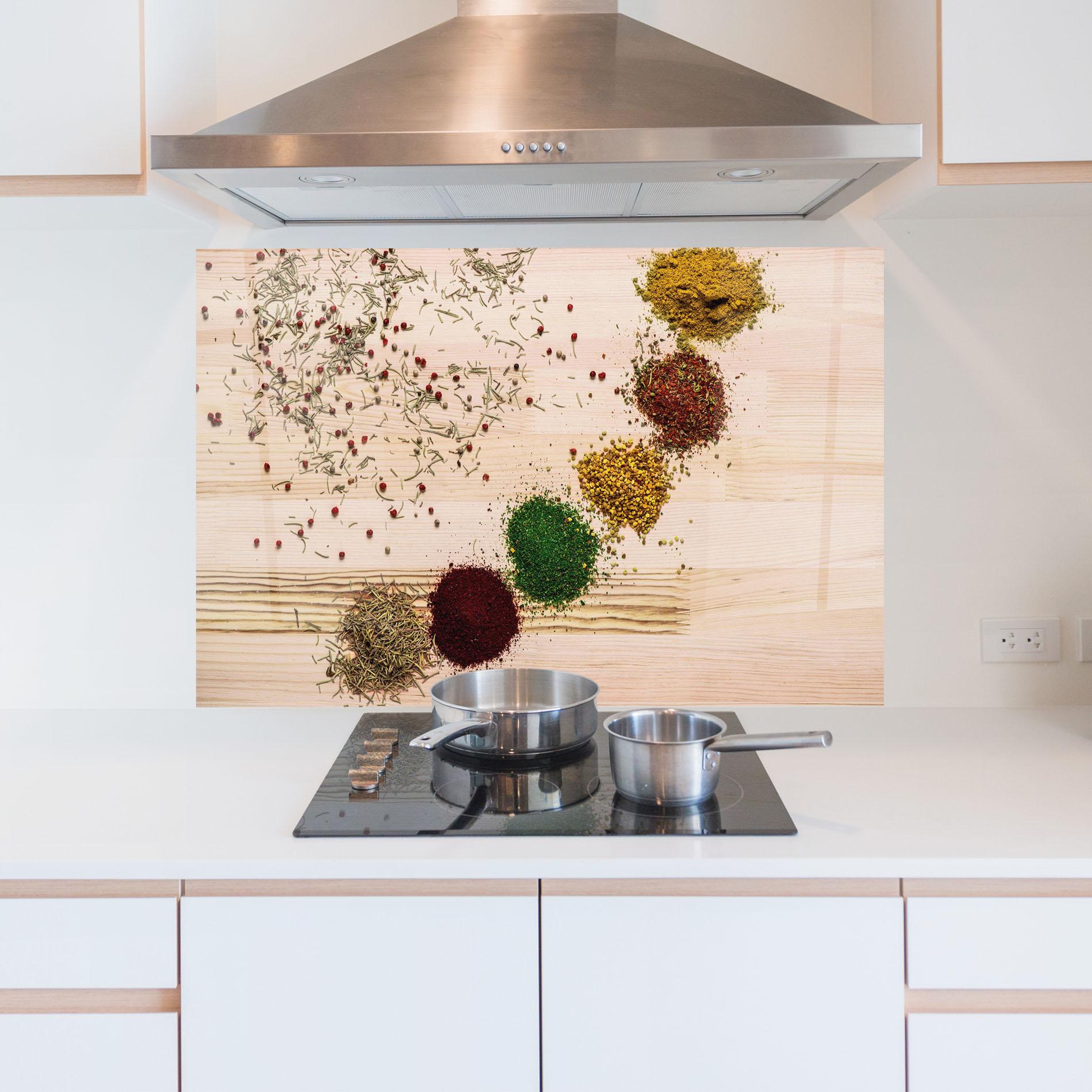 Konyhai üveg hátfal Spices Wooden Table mockup 5
