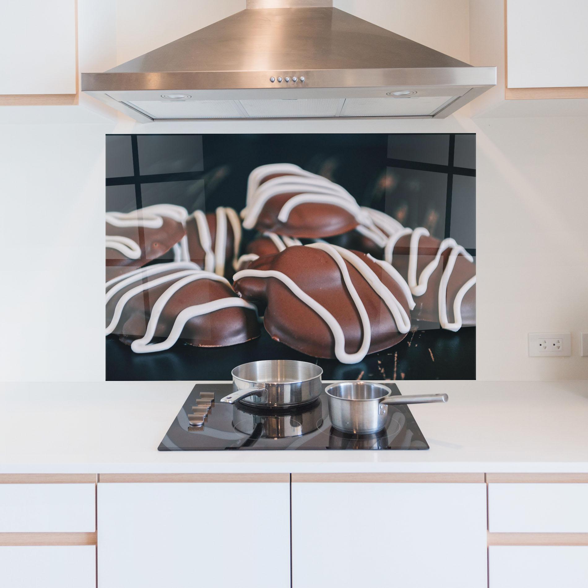 Konyhai üveg hátfal Heart Shaped Chocolate mockup 5