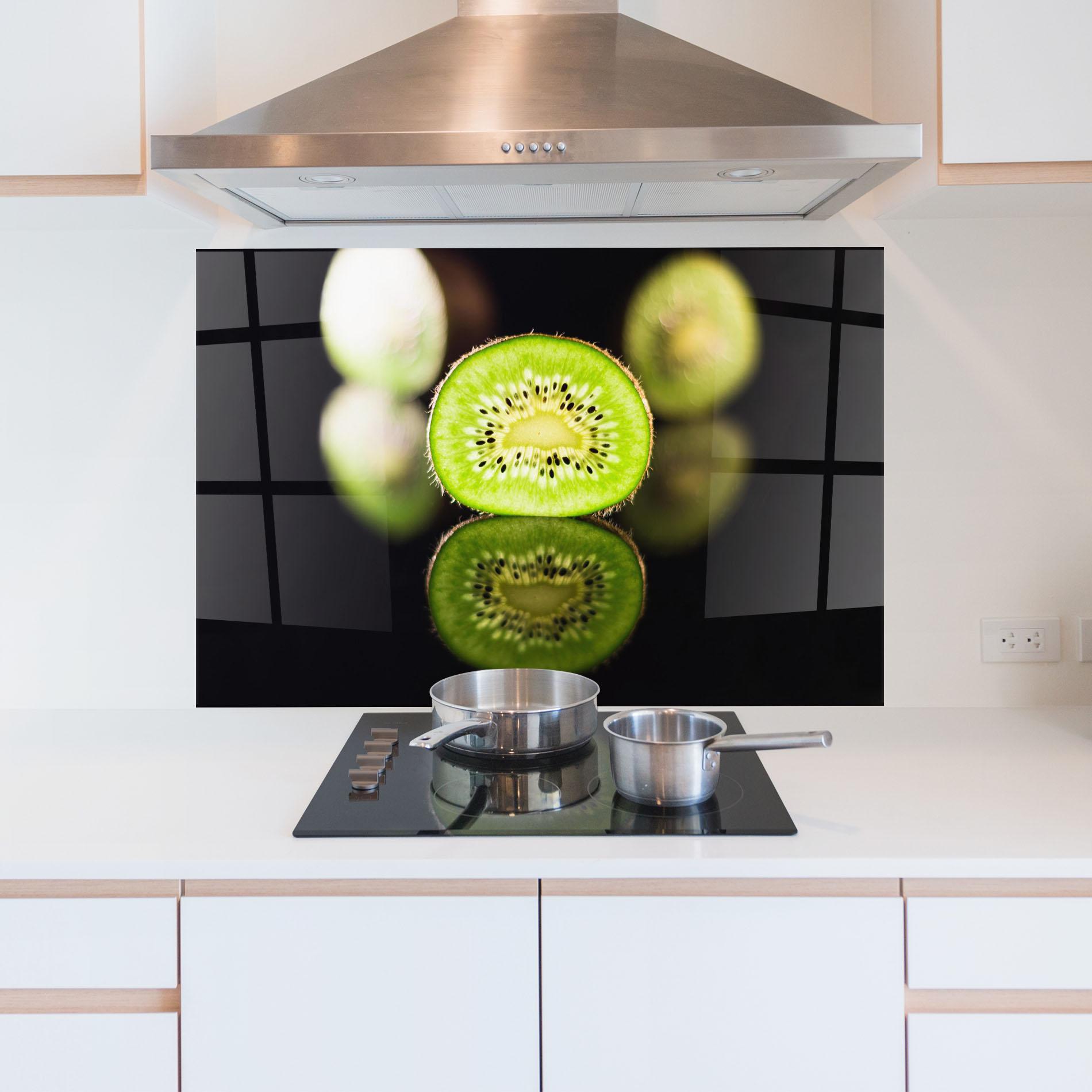 Konyhai üveg hátfal Light On Kiwi Slice mockup 5
