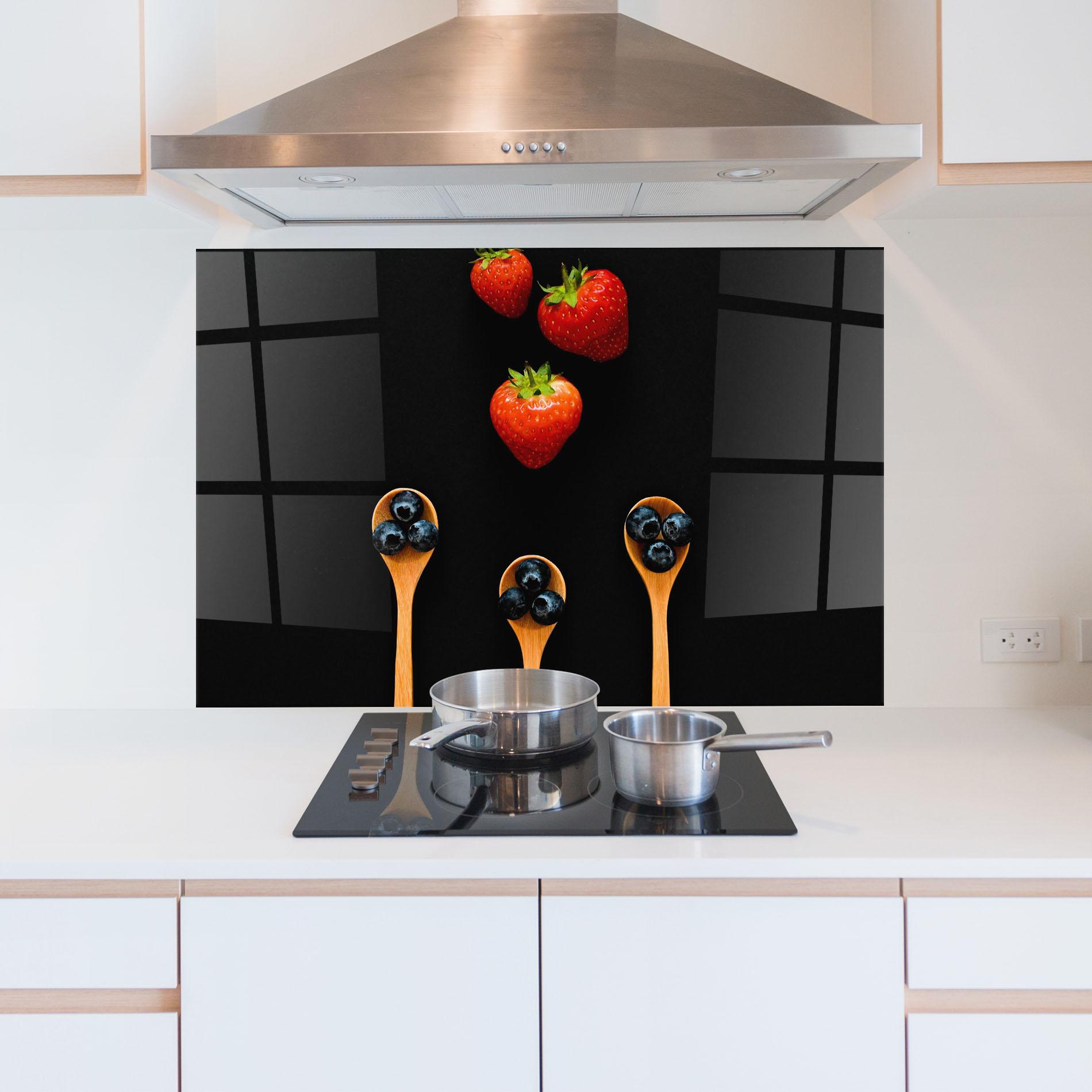 Konyhai üveg hátfal Strawberries And Blueberries mockup 5