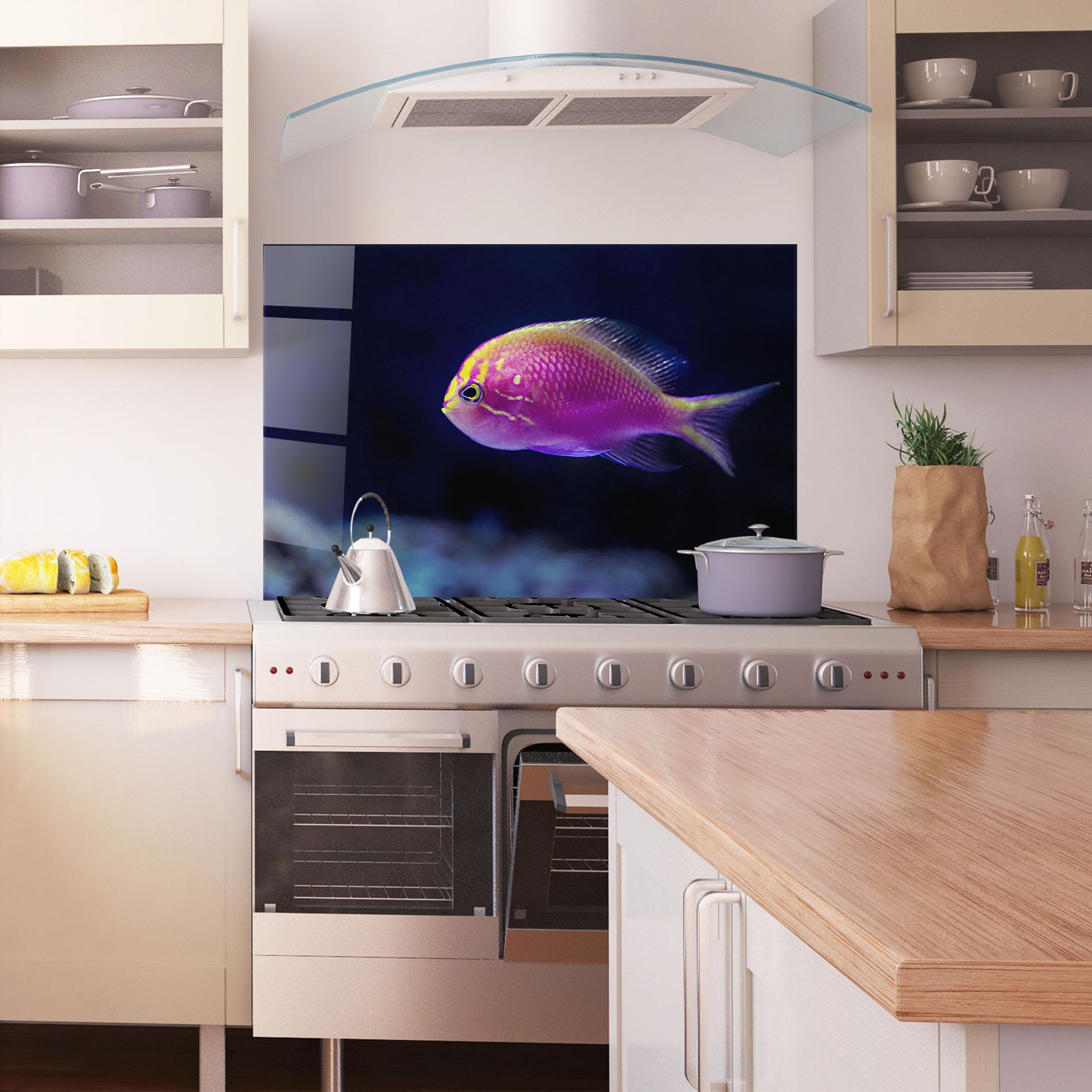 Konyhai üveg hátfal Angry Pink Fish mockup 1