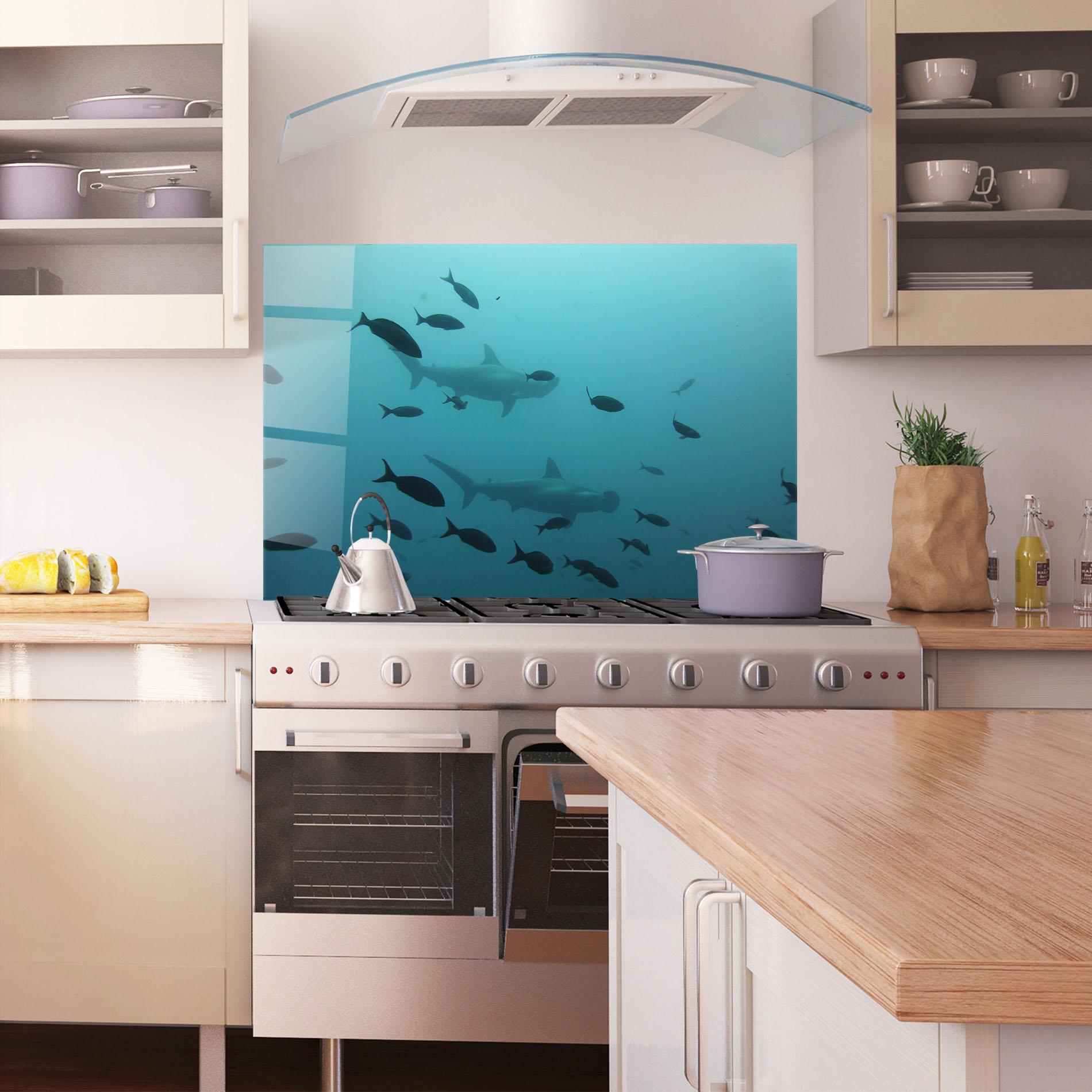 Konyhai üveg hátfal Fish Shilouette mockup 1