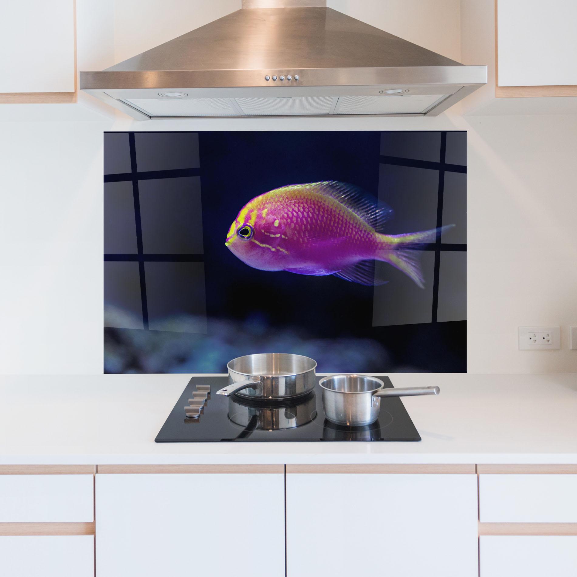 Konyhai üveg hátfal Angry Pink Fish mockup 5
