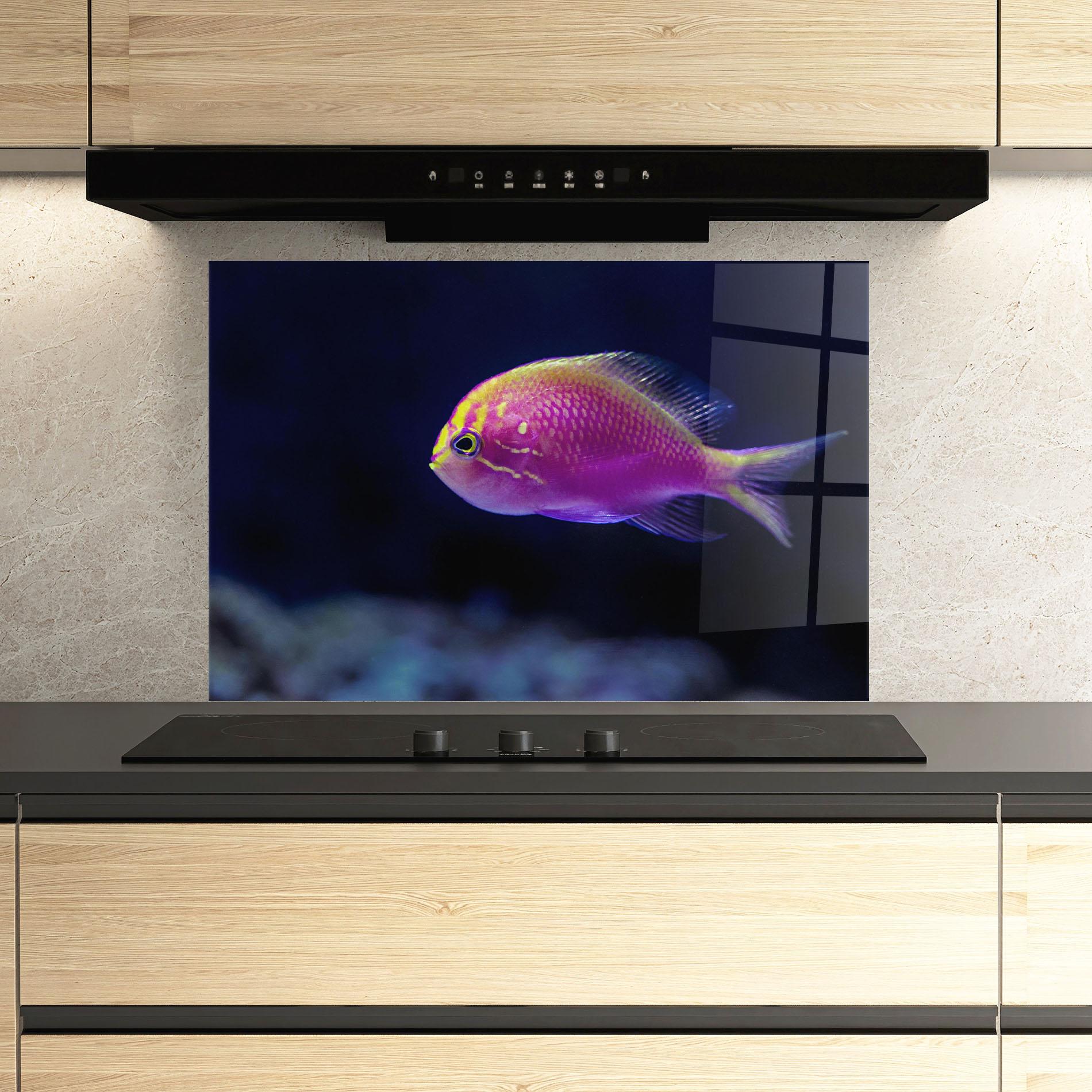 Konyhai üveg hátfal Angry Pink Fish mockup 3