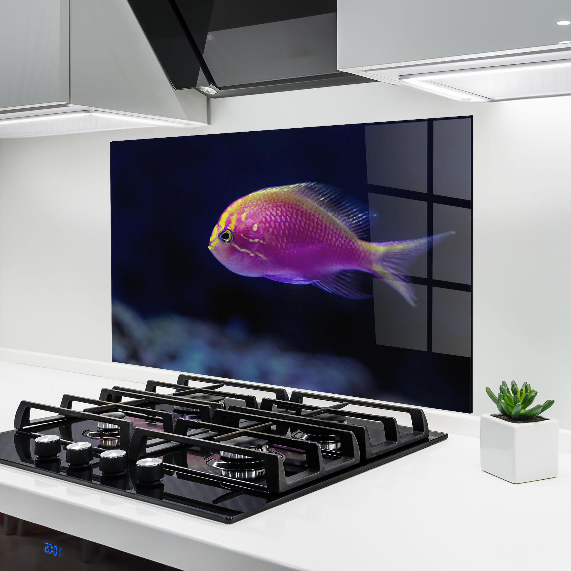 Konyhai üveg hátfal Angry Pink Fish mockup 6