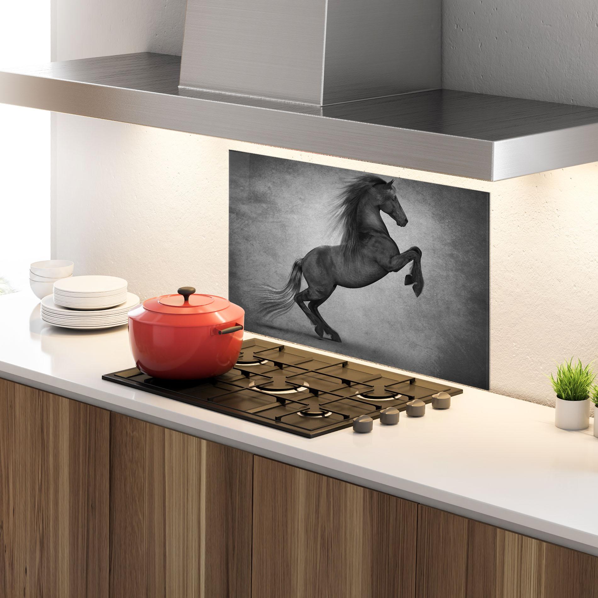 Konyhai üveg hátfal Black Horse Jumping mockup 4