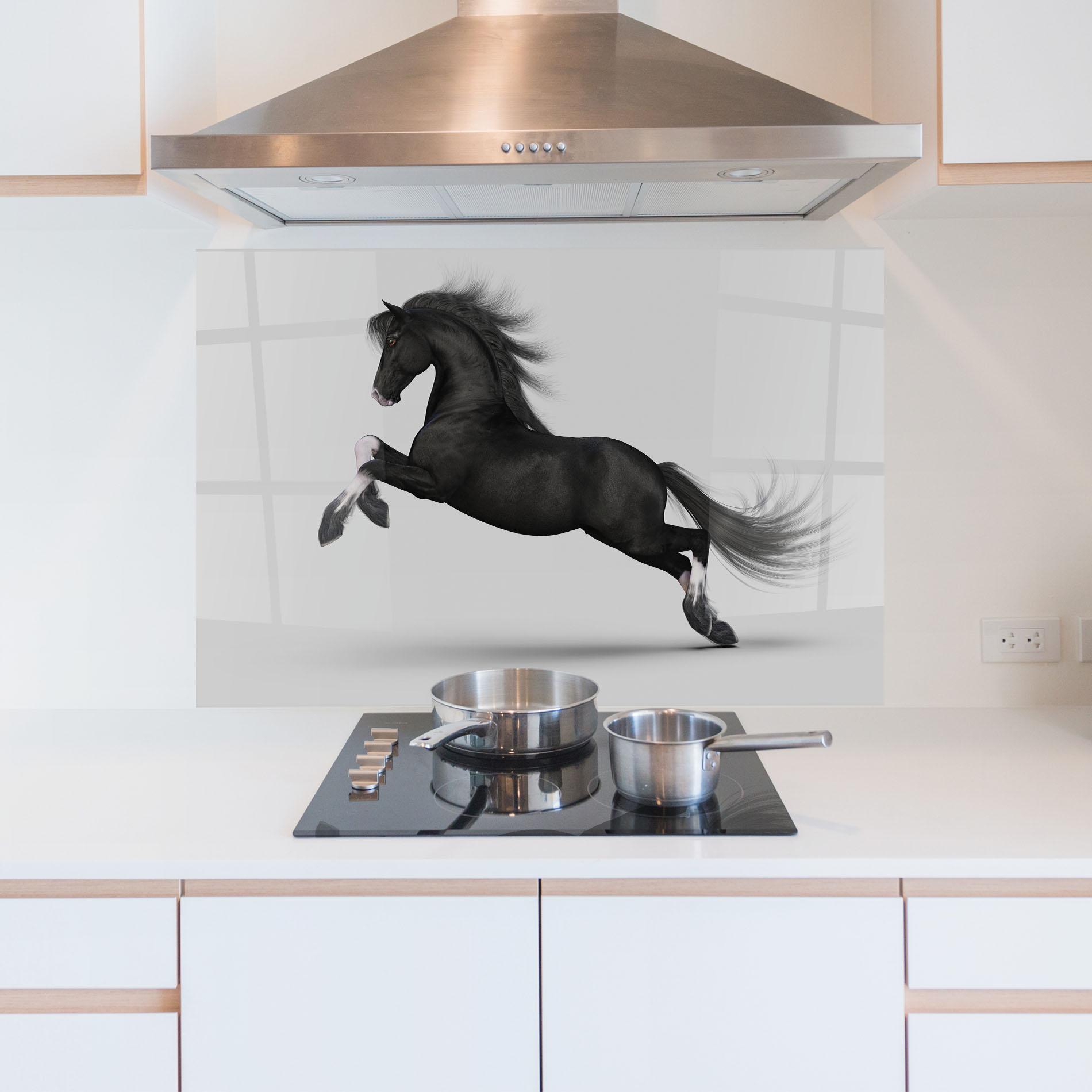 Konyhai üveg hátfal Black Horse Galloping mockup 5