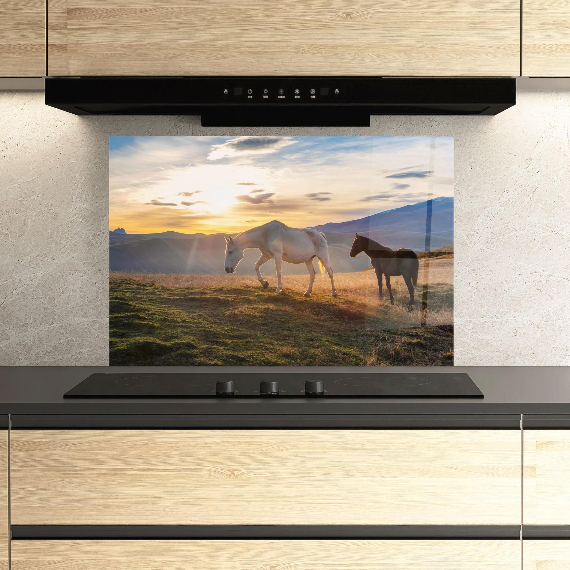 Konyhai üveg hátfal Mountain White Horse mockup 3