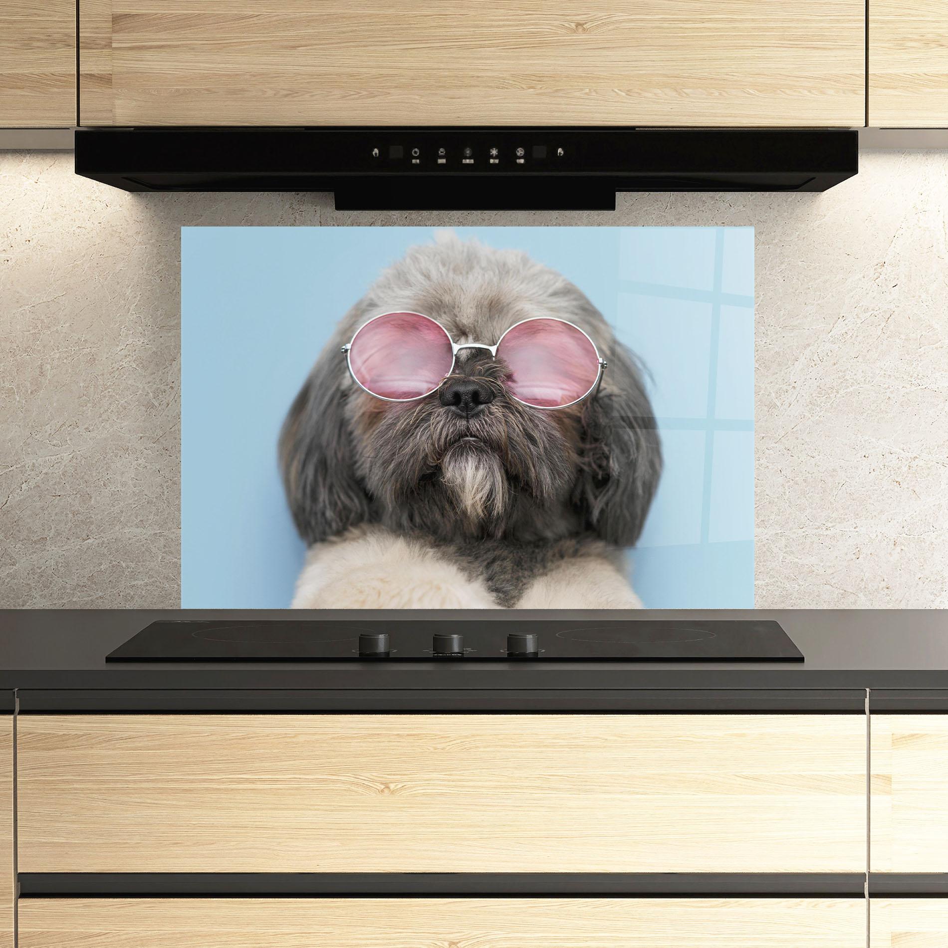 Konyhai üveg hátfal Grey Dog On Blue mockup 3
