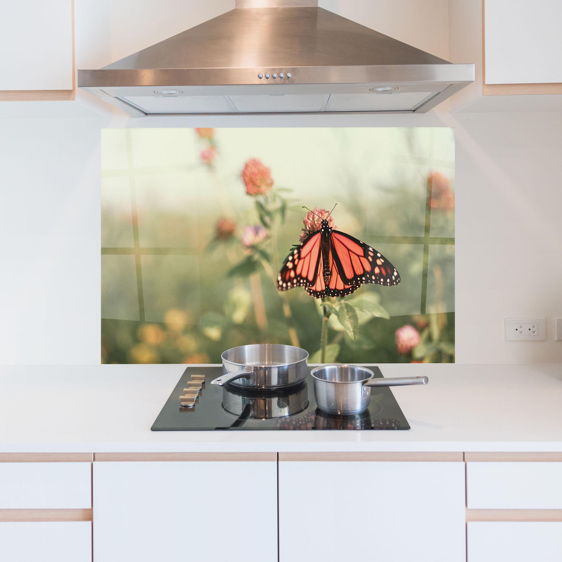 Konyhai üveg hátfal Light Red Butterfly mockup 5