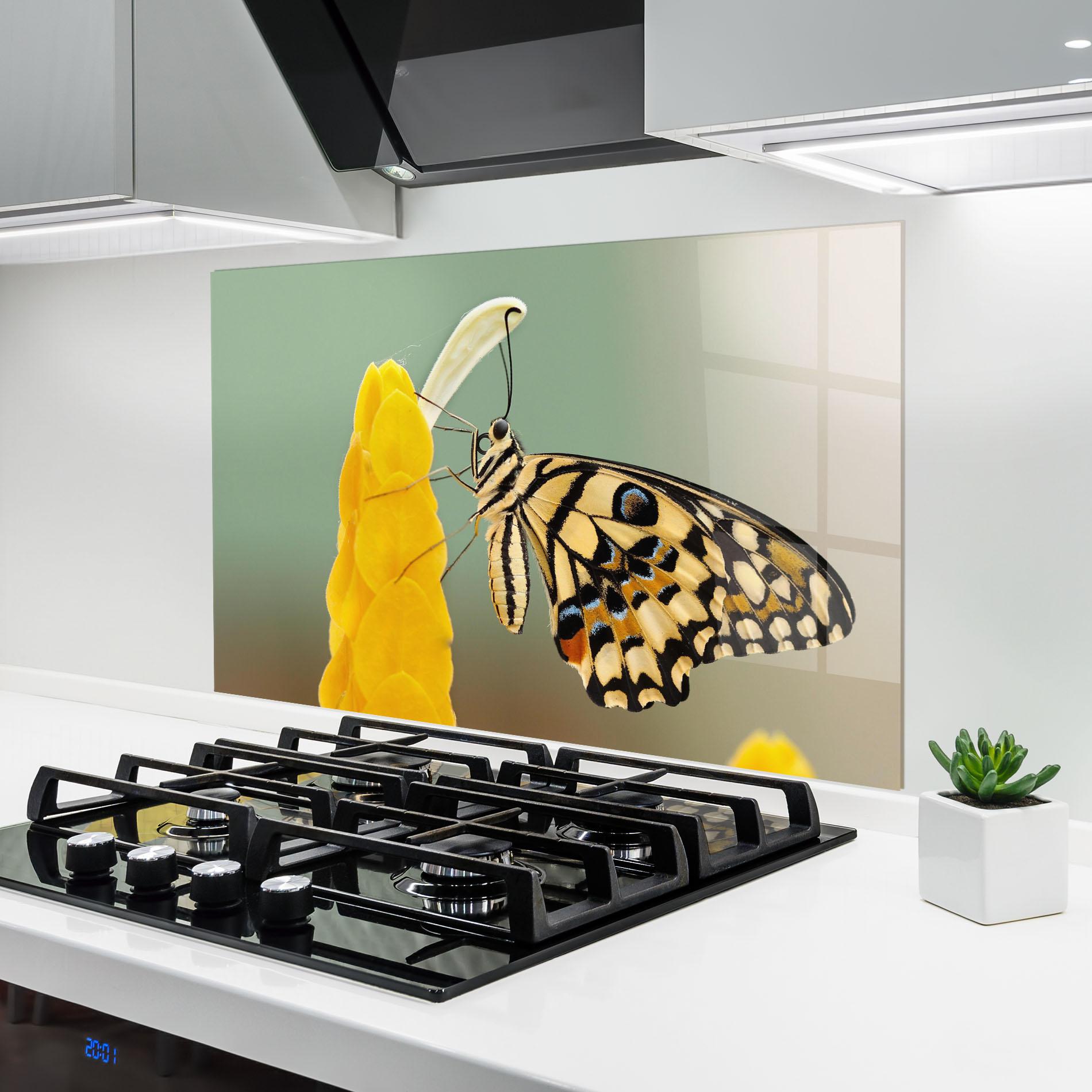 Konyhai üveg hátfal Cream Yellow Butterfly mockup 6