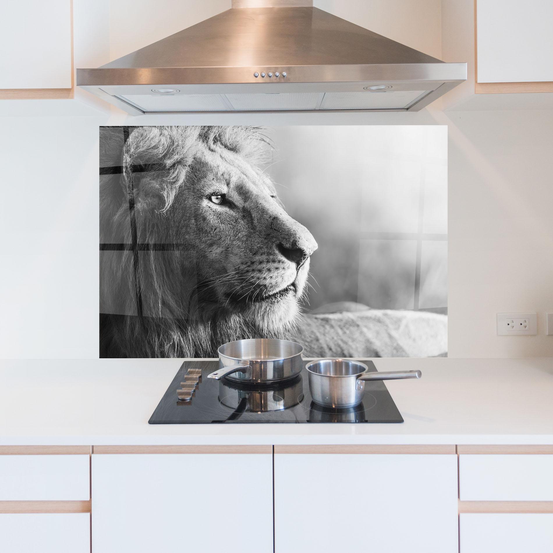 Konyhai üveg hátfal Grey Lion Head mockup 5
