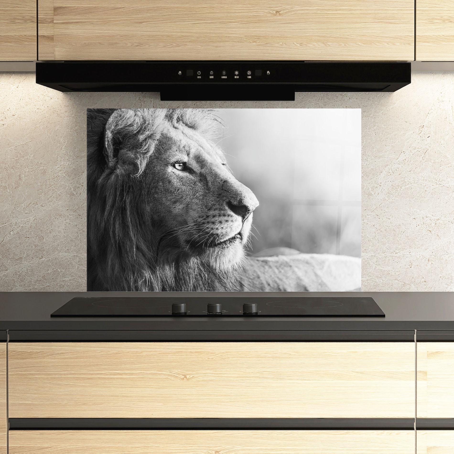 Konyhai üveg hátfal Grey Lion Head mockup 3