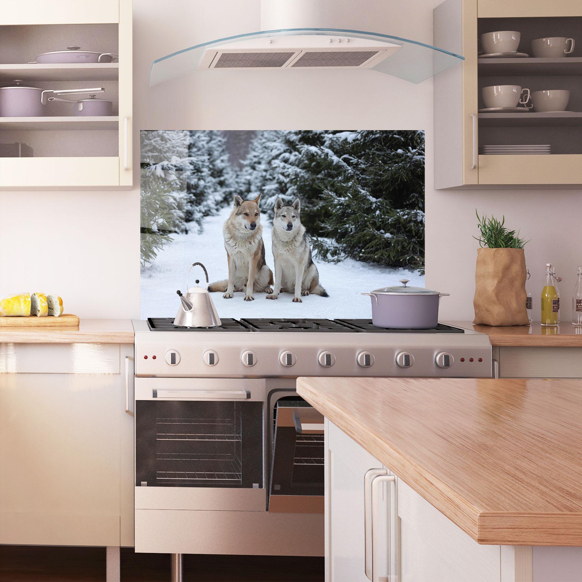 Konyhai üveg hátfal 2 Wolfs Sitting mockup 1