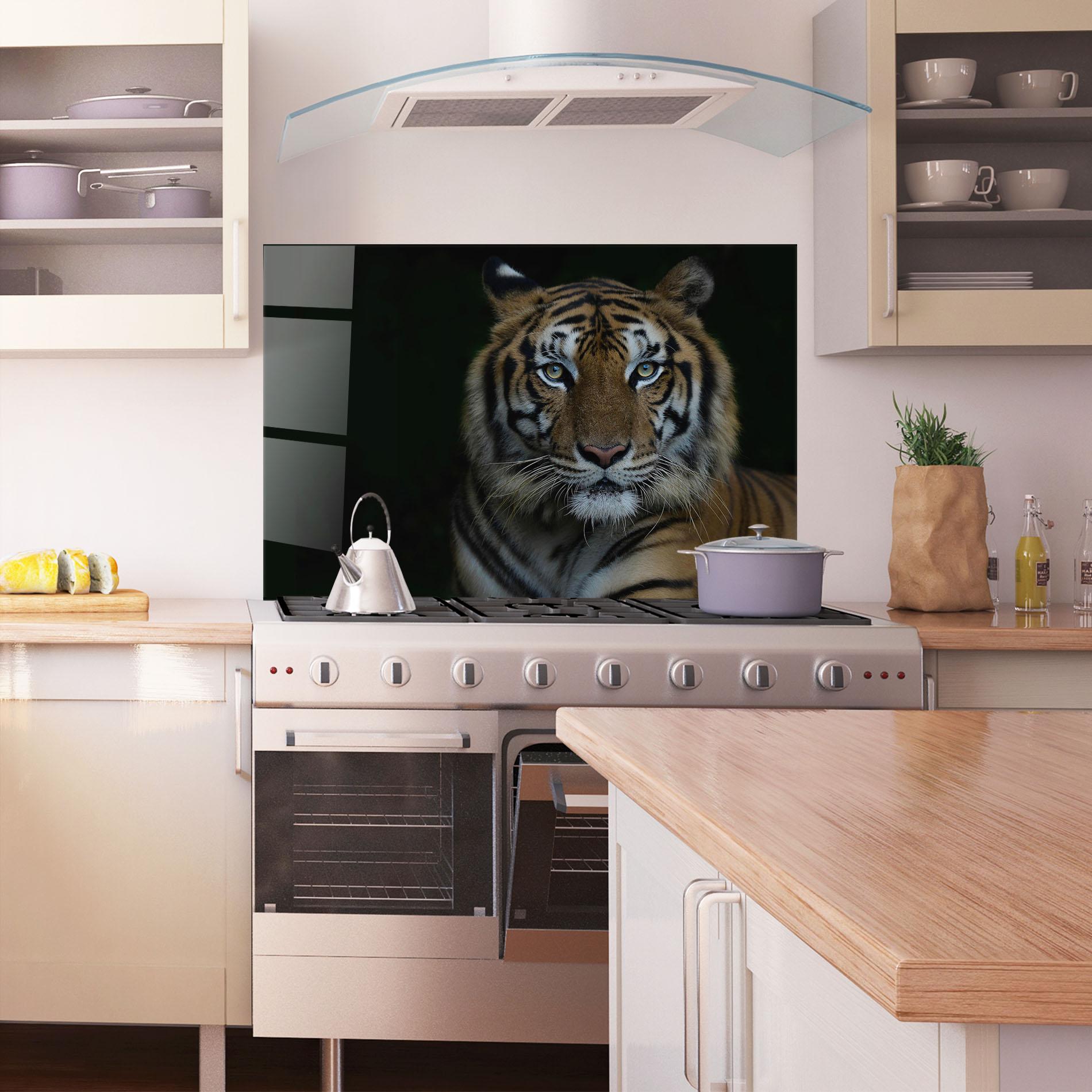 Konyhai üveg hátfal Close Up Tiger mockup 1
