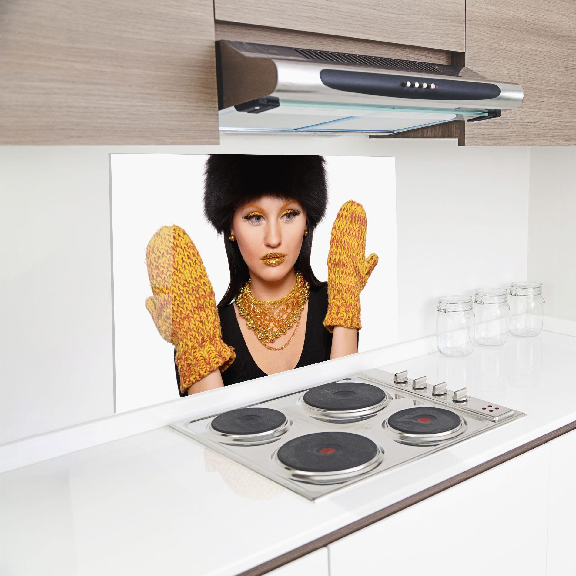 Konyhai üveg hátfal Iteresting Gold Accessories mockup 8