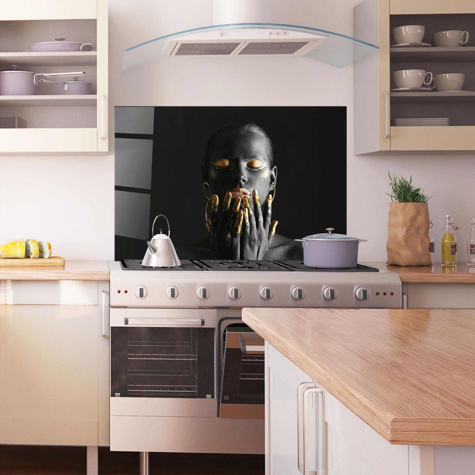 Konyhai üveg hátfal Black Golden Makeup mockup 1