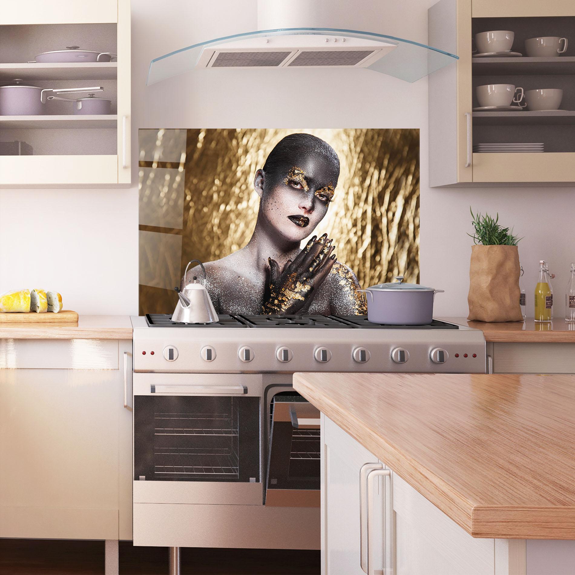 Konyhai üveg hátfal Gold Artistic Makeup mockup 1