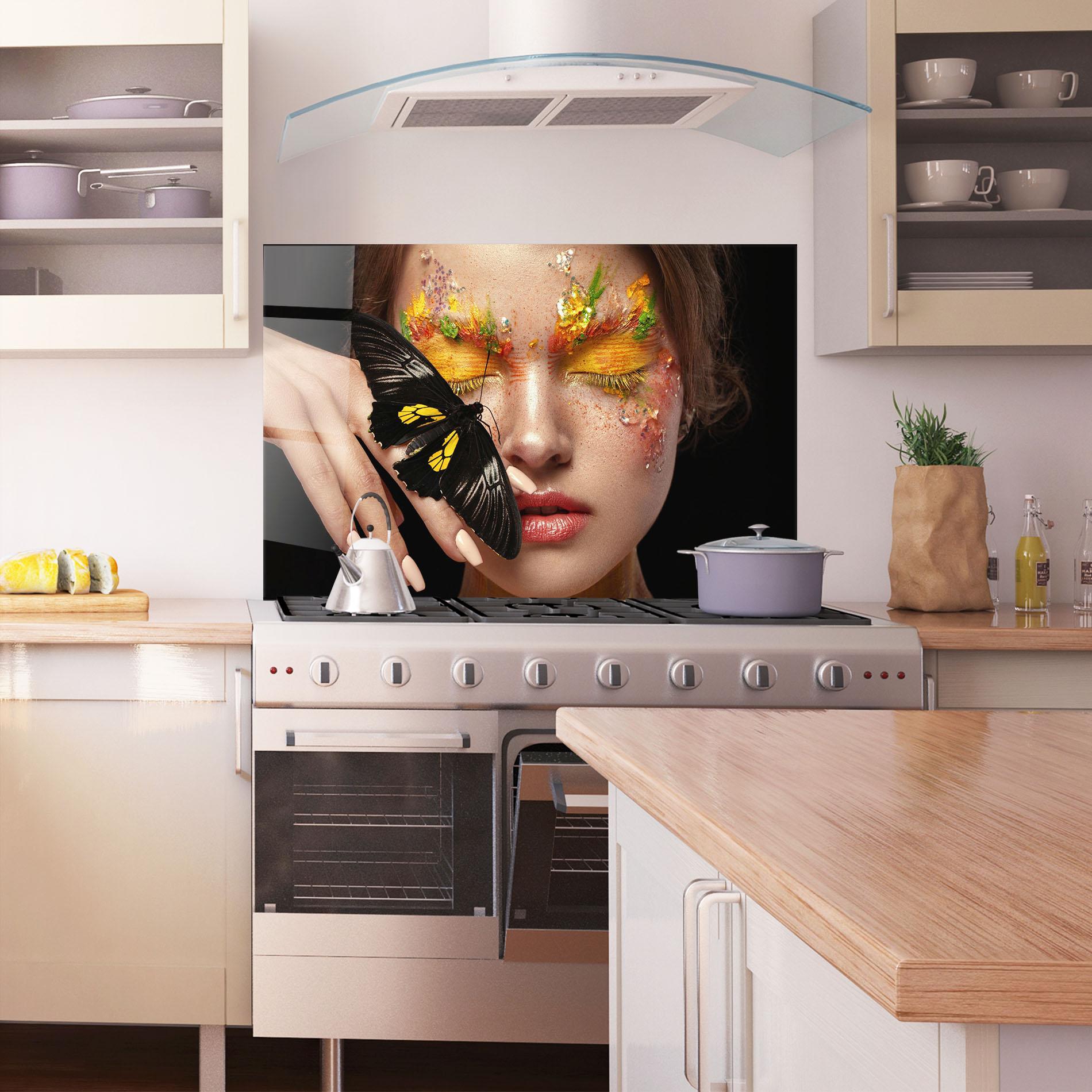 Konyhai üveg hátfal Pretty Butterflu Makeup mockup 1