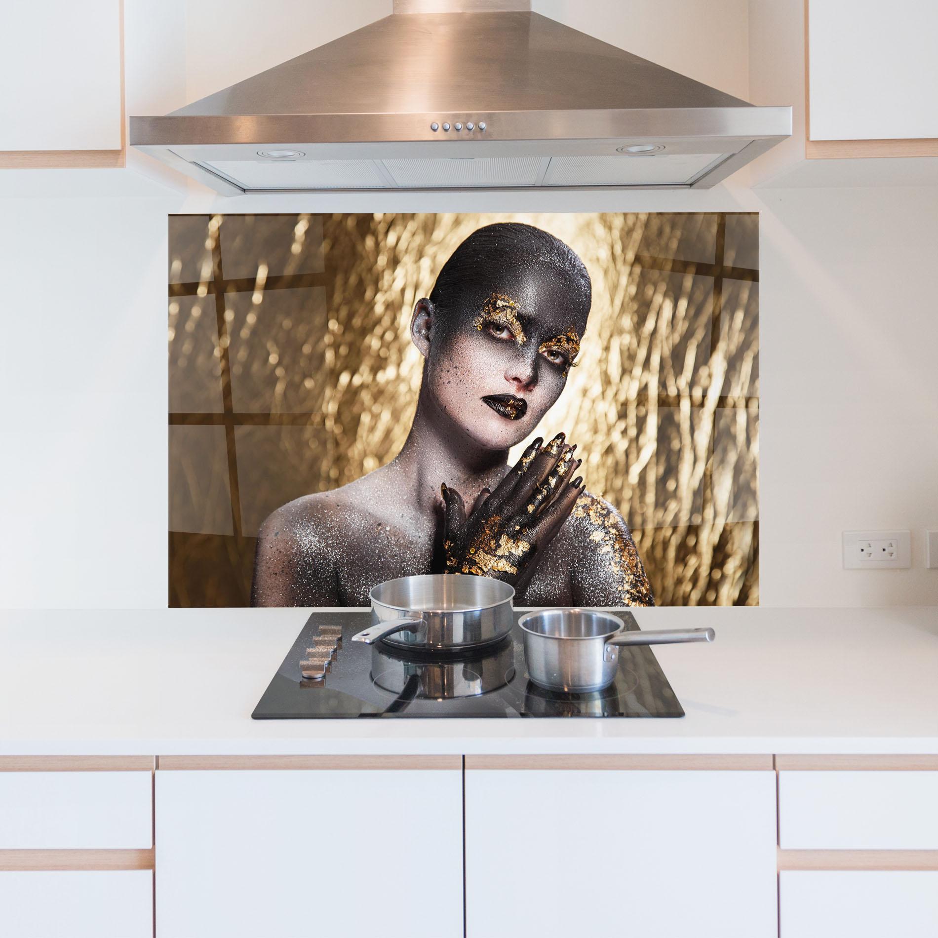 Konyhai üveg hátfal Gold Artistic Makeup mockup 5