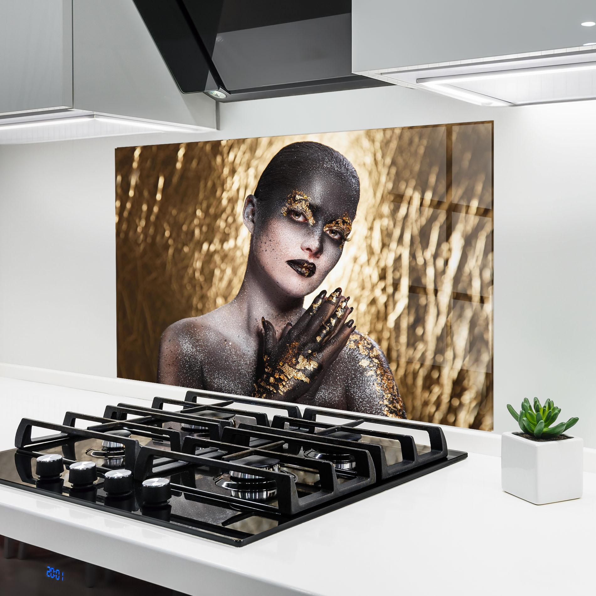 Konyhai üveg hátfal Gold Artistic Makeup mockup 6