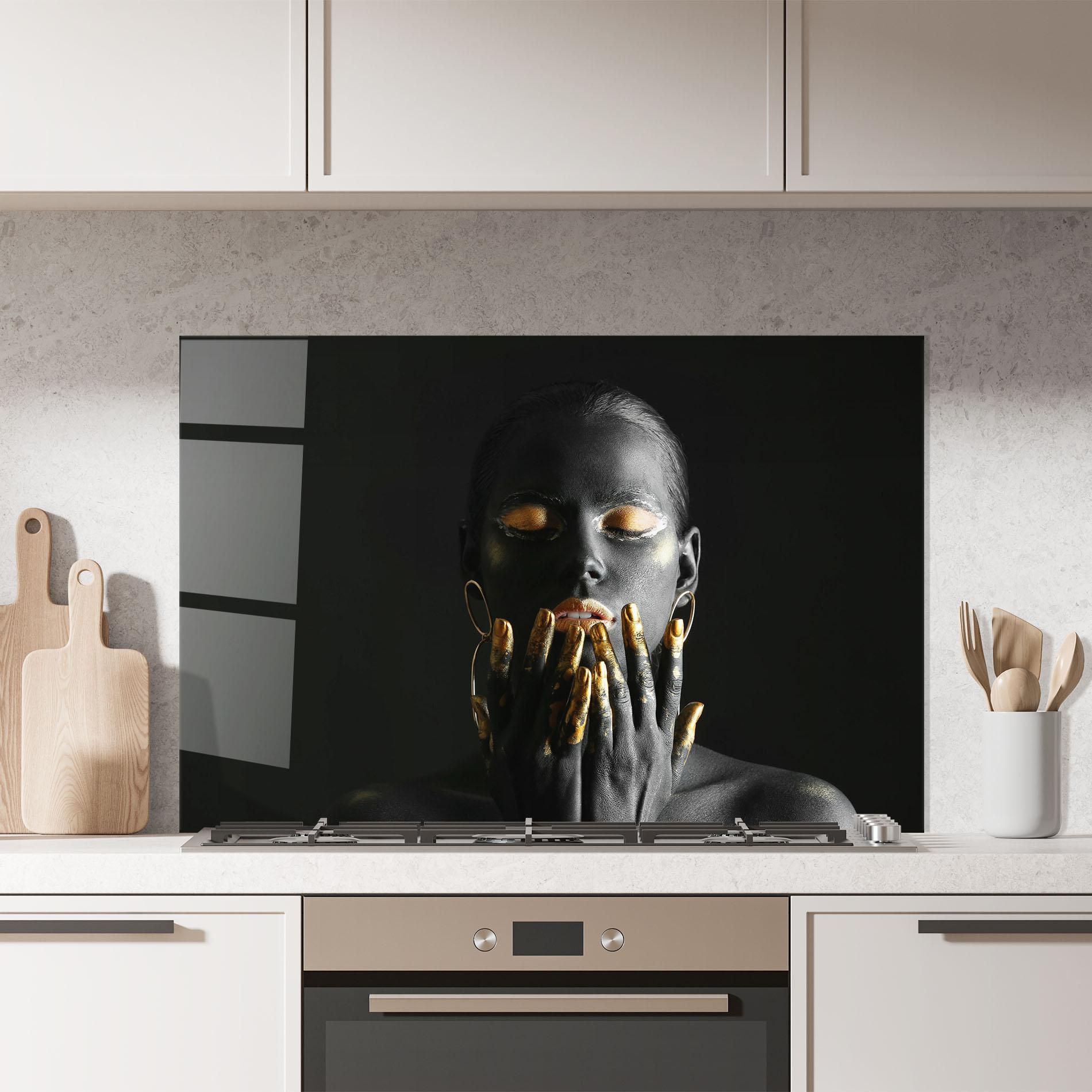 Konyhai üveg hátfal Black Golden Makeup mockup 7