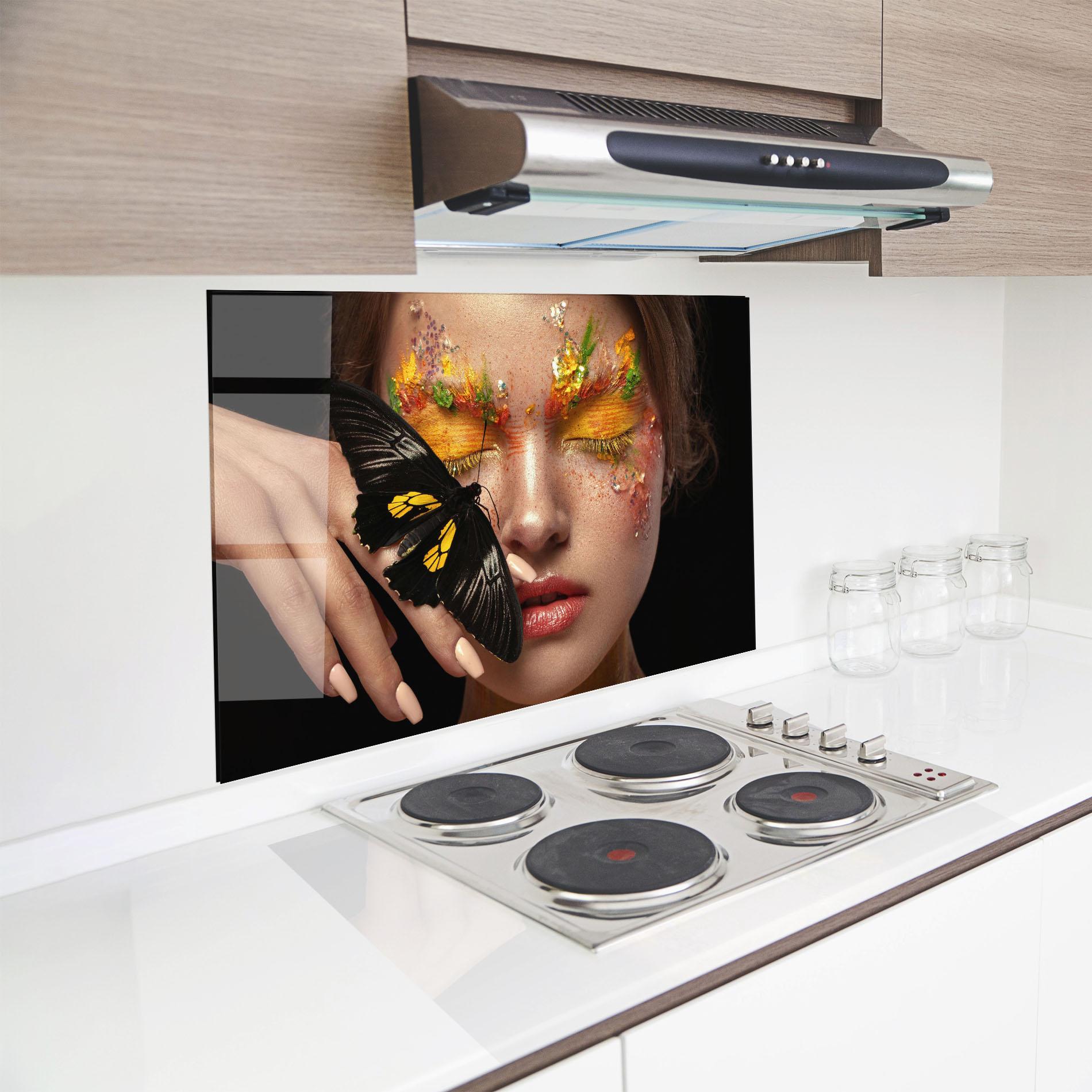 Konyhai üveg hátfal Pretty Butterflu Makeup mockup 8
