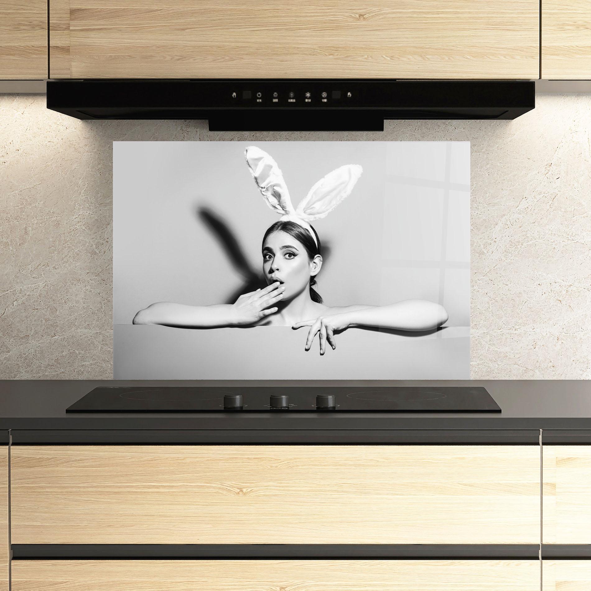 Konyhai üveg hátfal Bunny Ears Peeking mockup 3