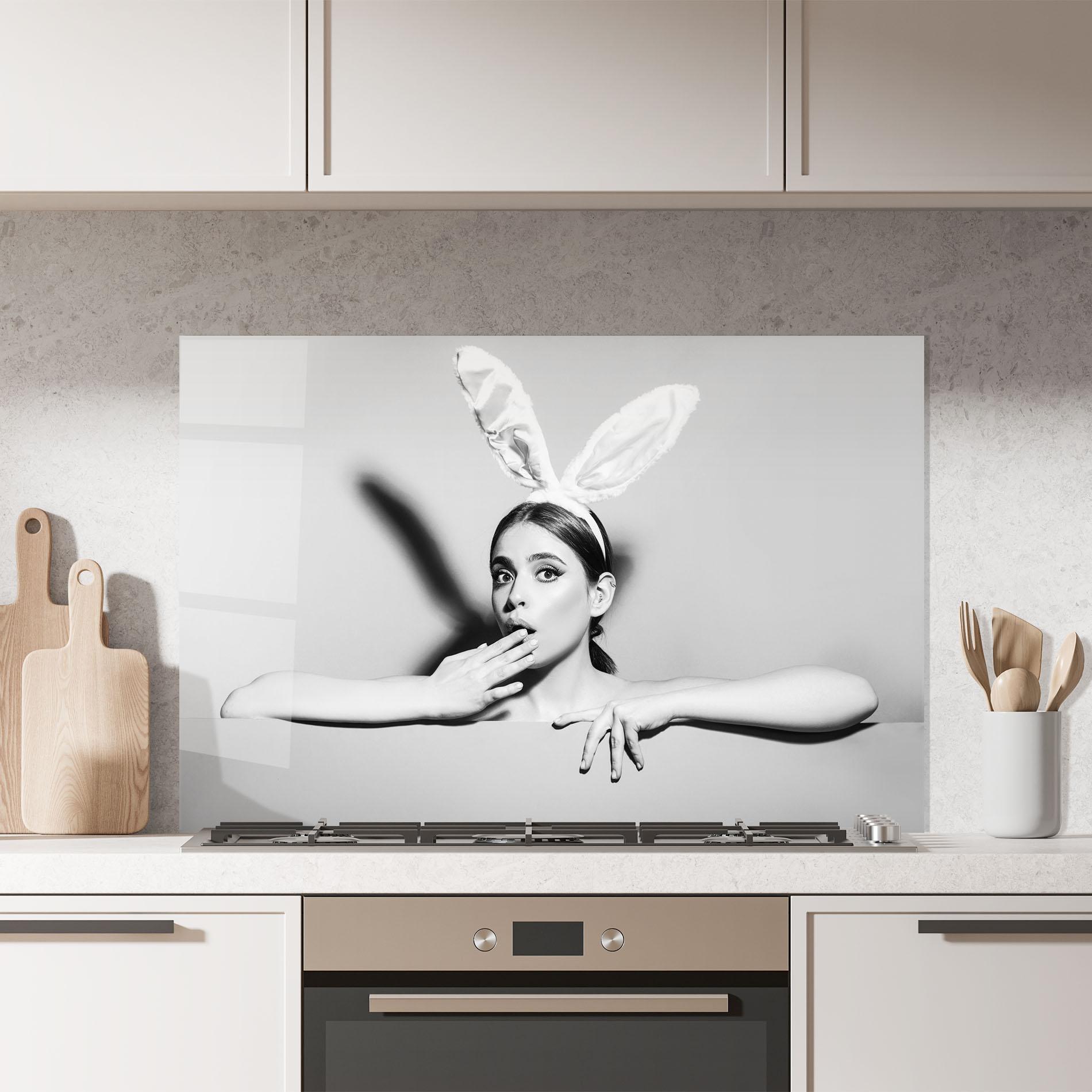 Konyhai üveg hátfal Bunny Ears Peeking mockup 7