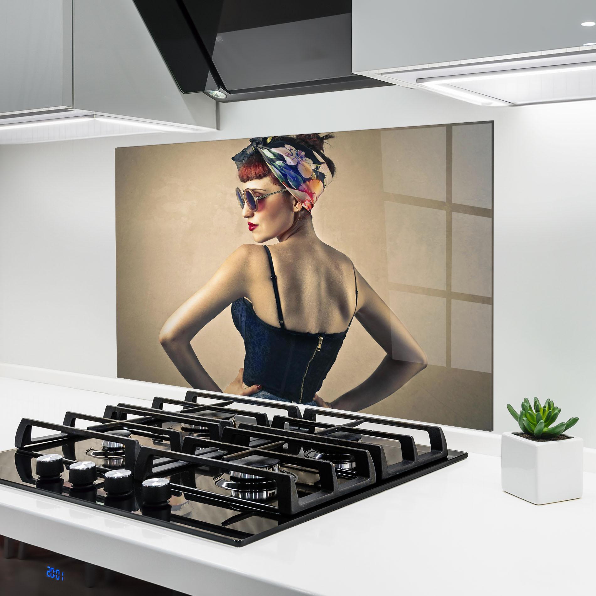 Konyhai üveg hátfal Pin Up Girl mockup 6