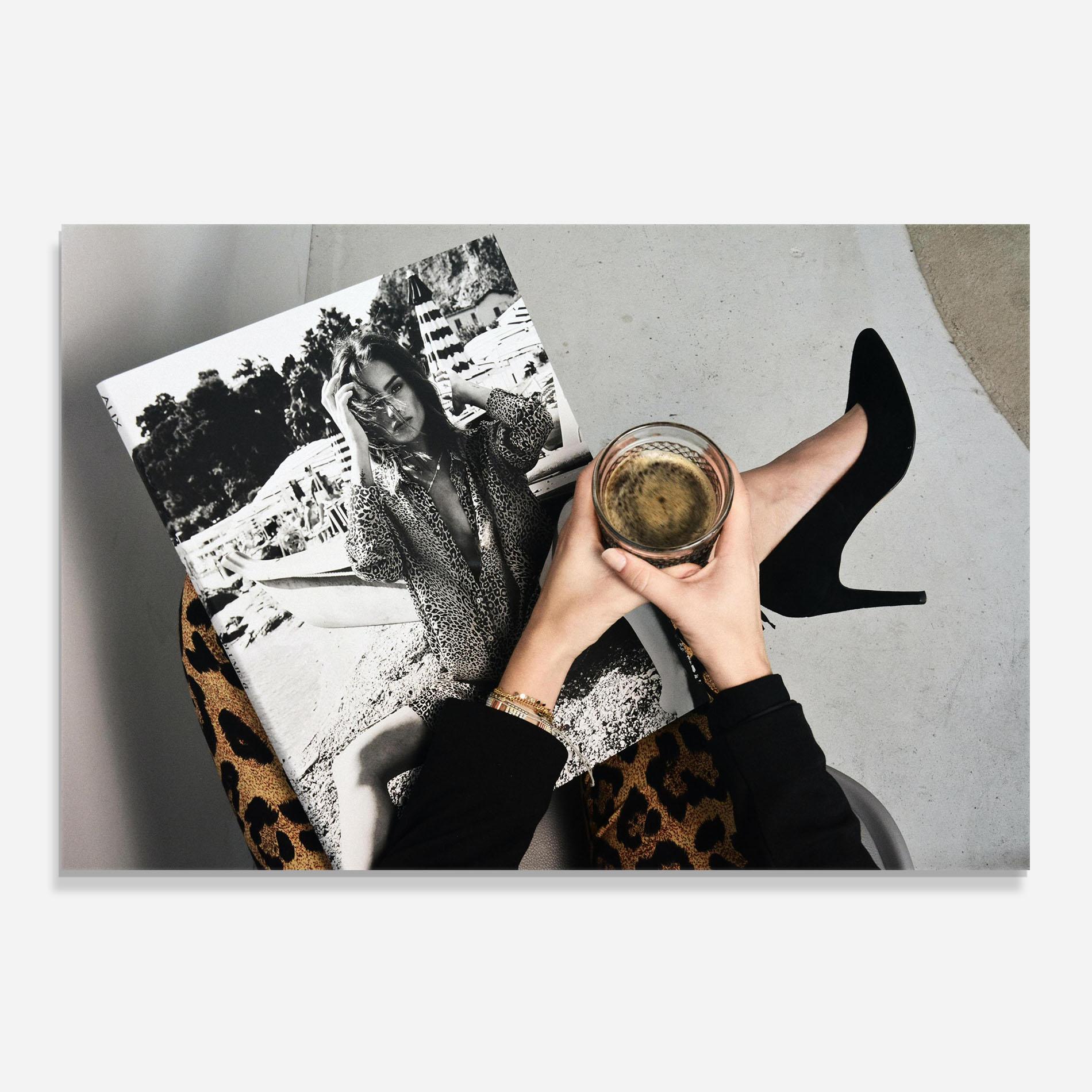 Konyhai üveg hátfal Black Shoes Holding Coffee mockup 0