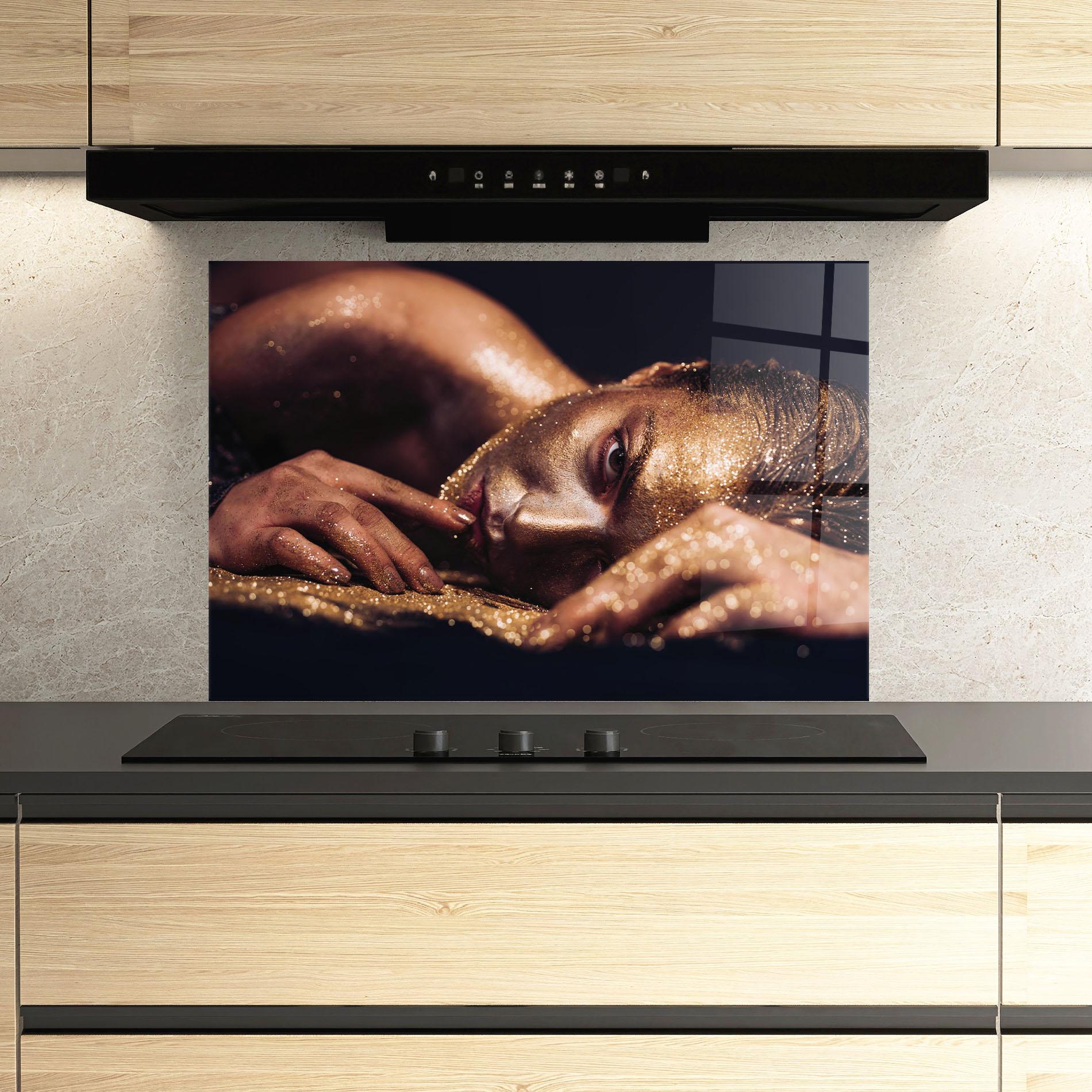 Konyhai üveg hátfal Gold Vogue Woman mockup 3