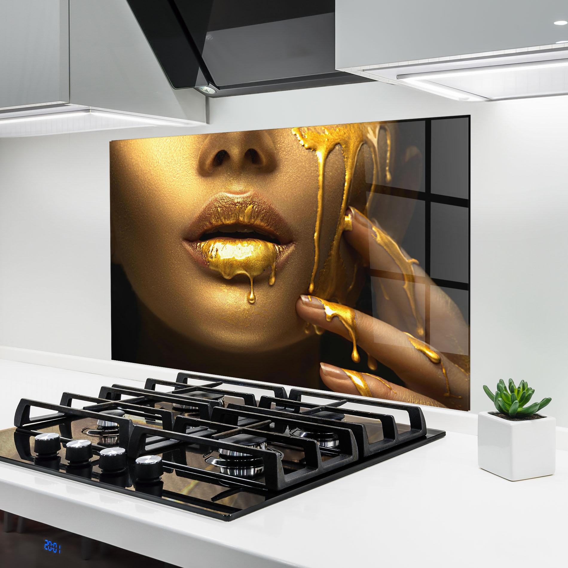 Konyhai üveg hátfal Golden Lips mockup 6