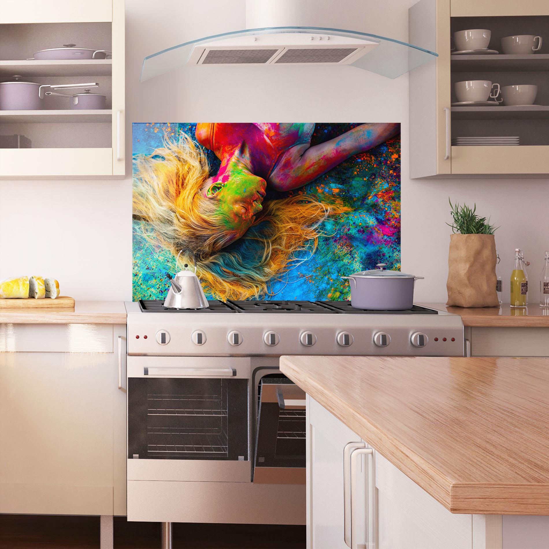 Konyhai üveg hátfal Powder Holi Woman mockup 1