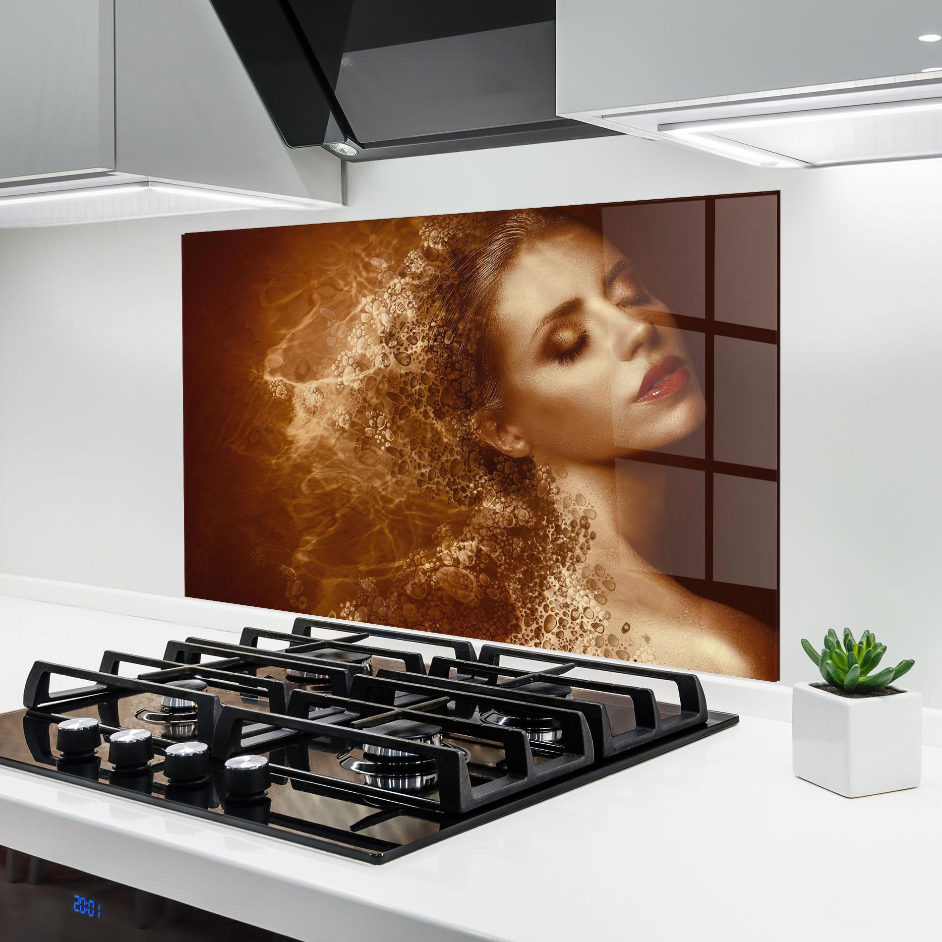 Konyhai üveg hátfal Golden Beauty mockup 6