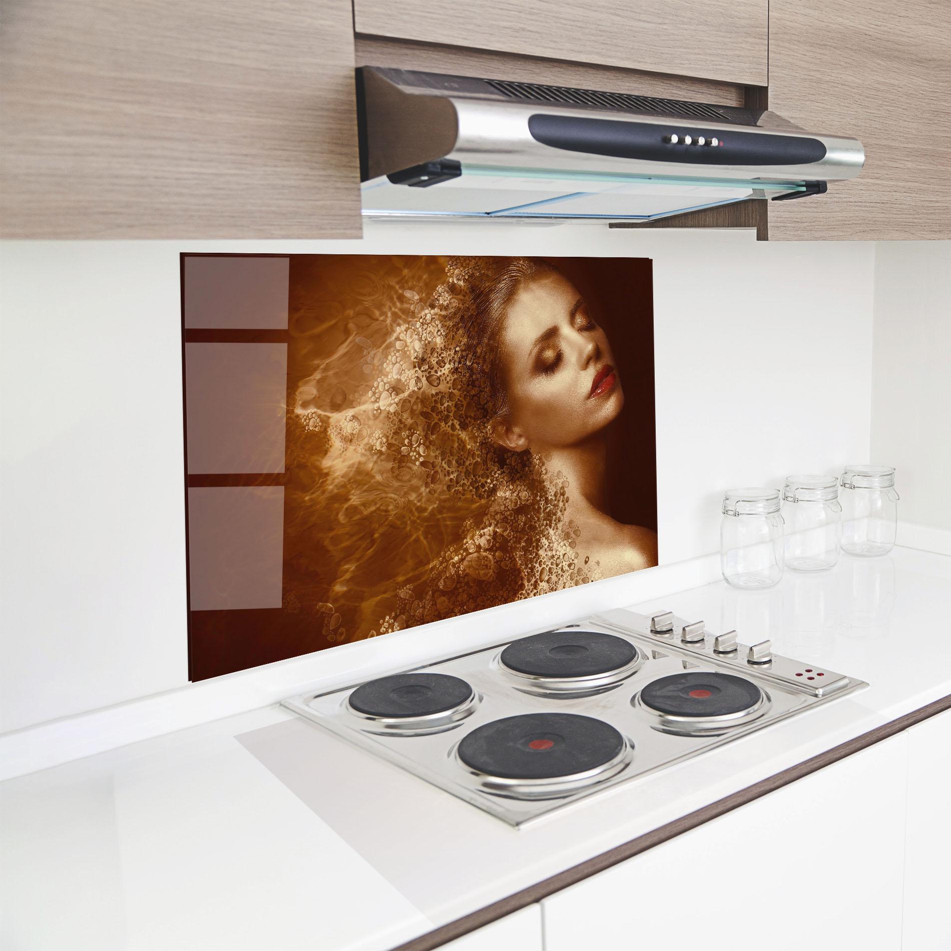 Konyhai üveg hátfal Golden Beauty mockup 8