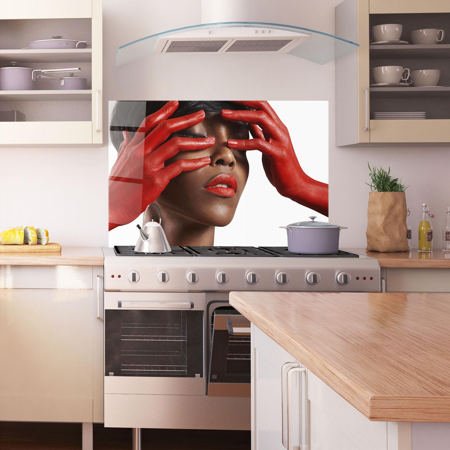 Konyhai üveg hátfal Red Hands Woman mockup 1
