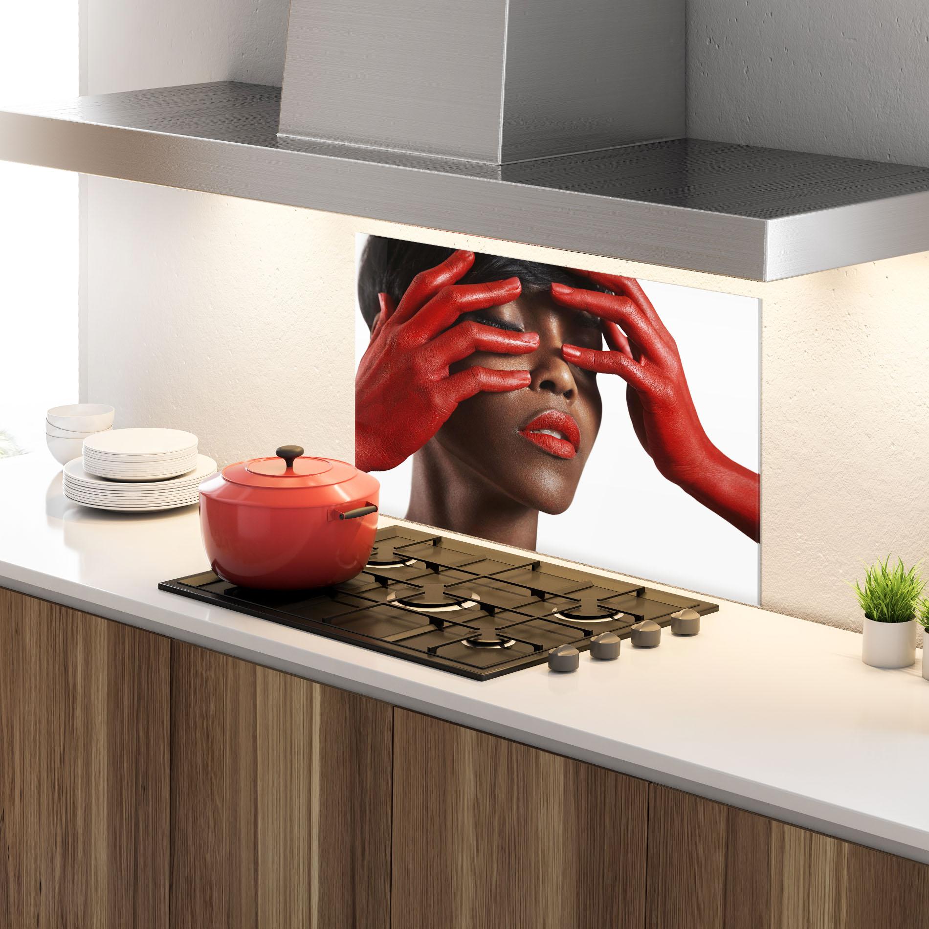 Konyhai üveg hátfal Red Hands Woman mockup 4