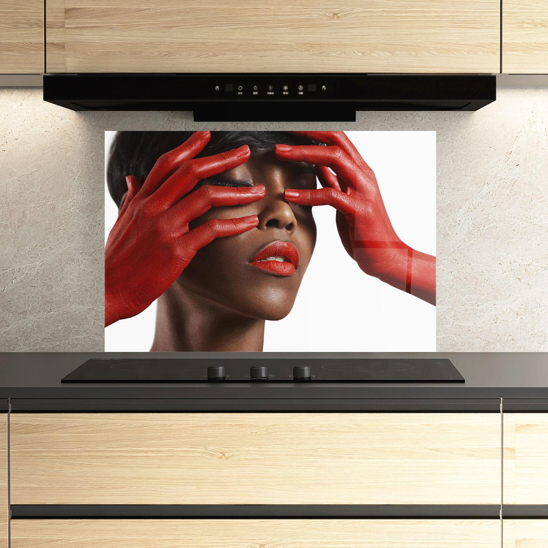 Konyhai üveg hátfal Red Hands Woman mockup 3