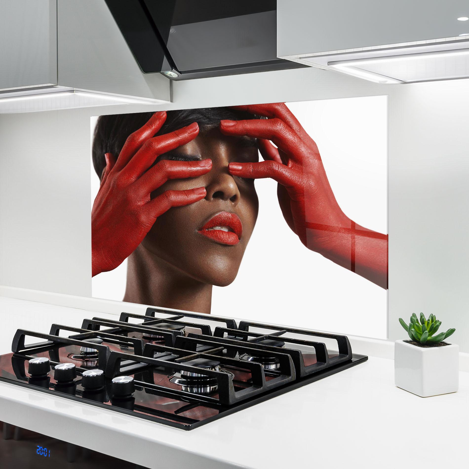 Konyhai üveg hátfal Red Hands Woman mockup 6
