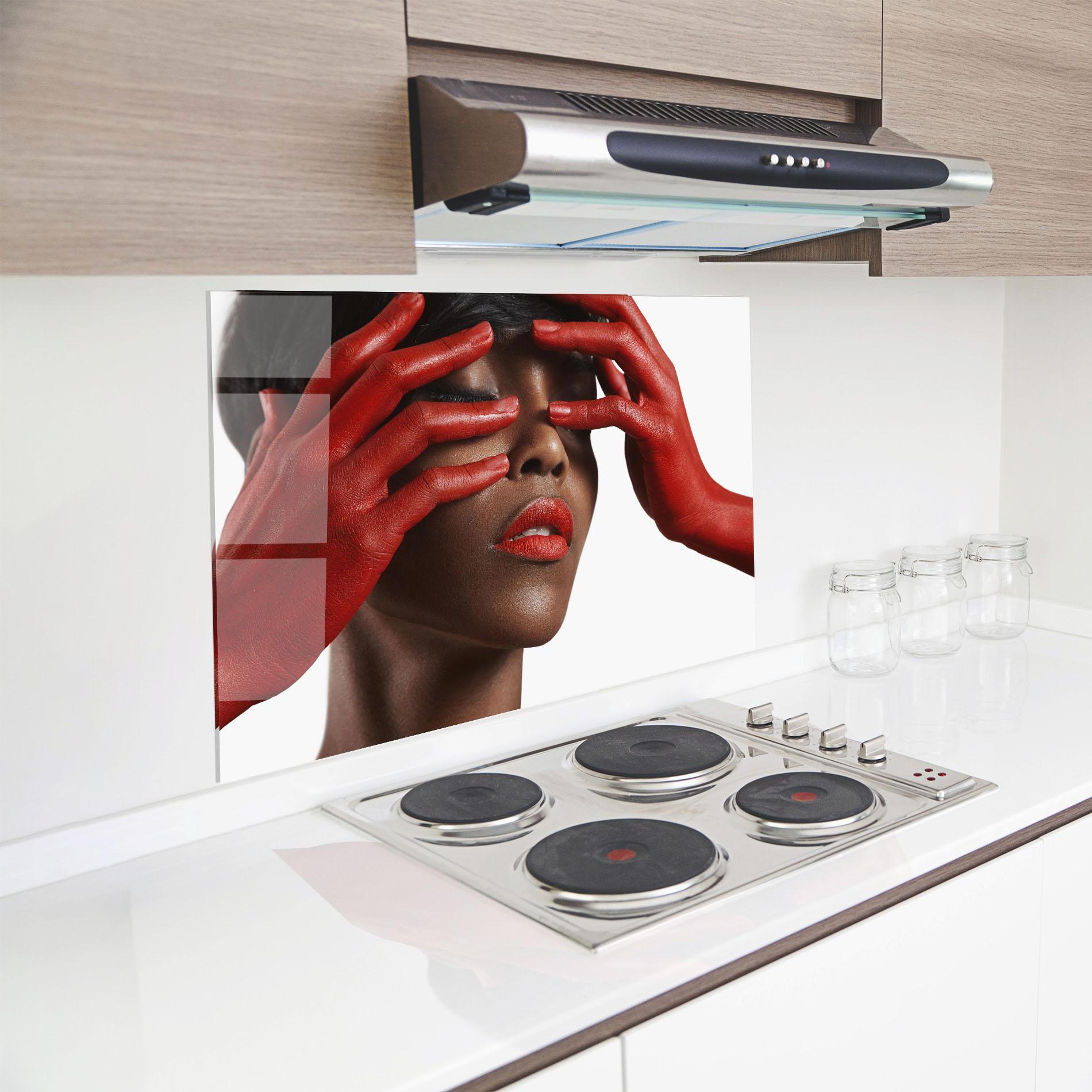 Konyhai üveg hátfal Red Hands Woman mockup 8