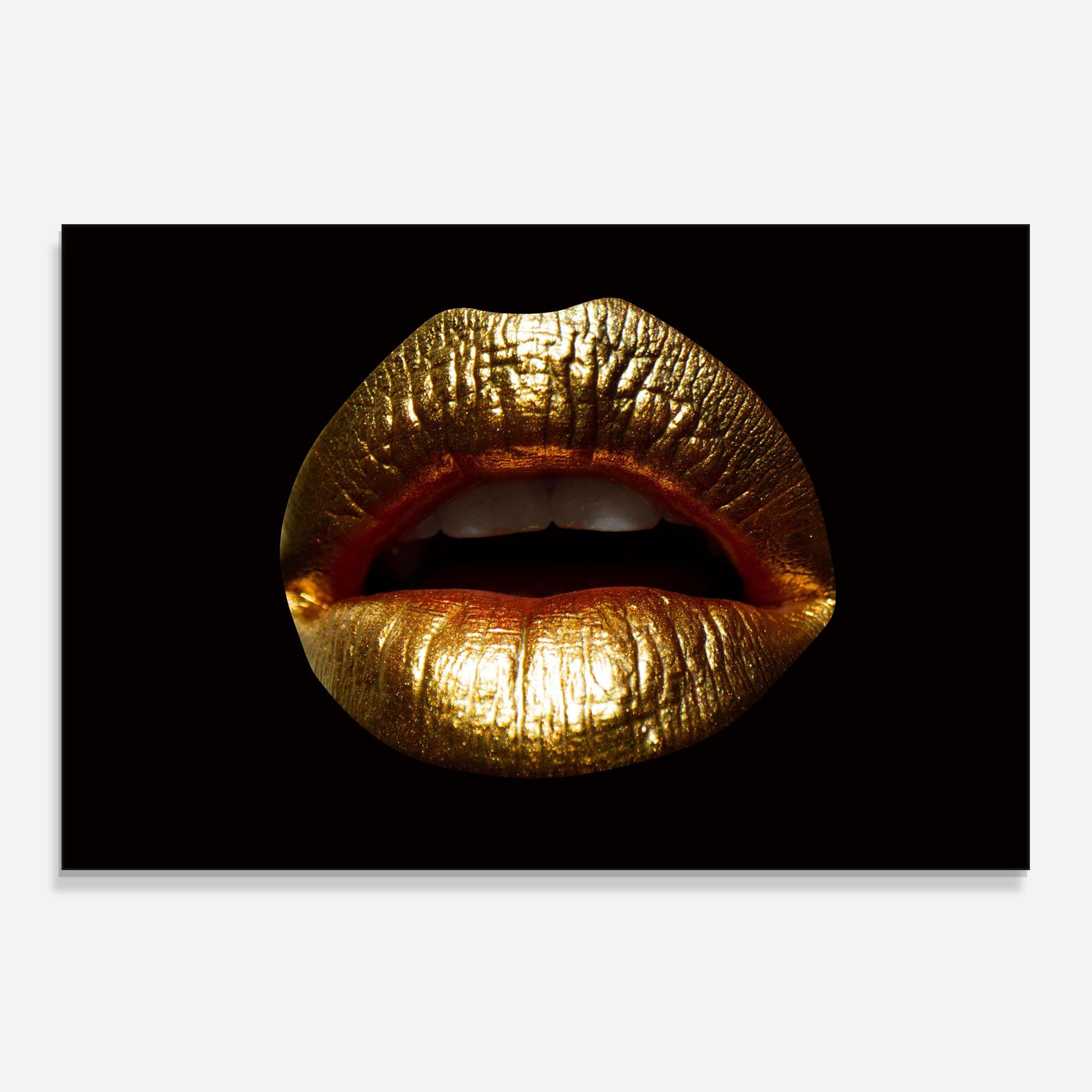 Konyhai üveg hátfal Pretty Gold Lips mockup 0