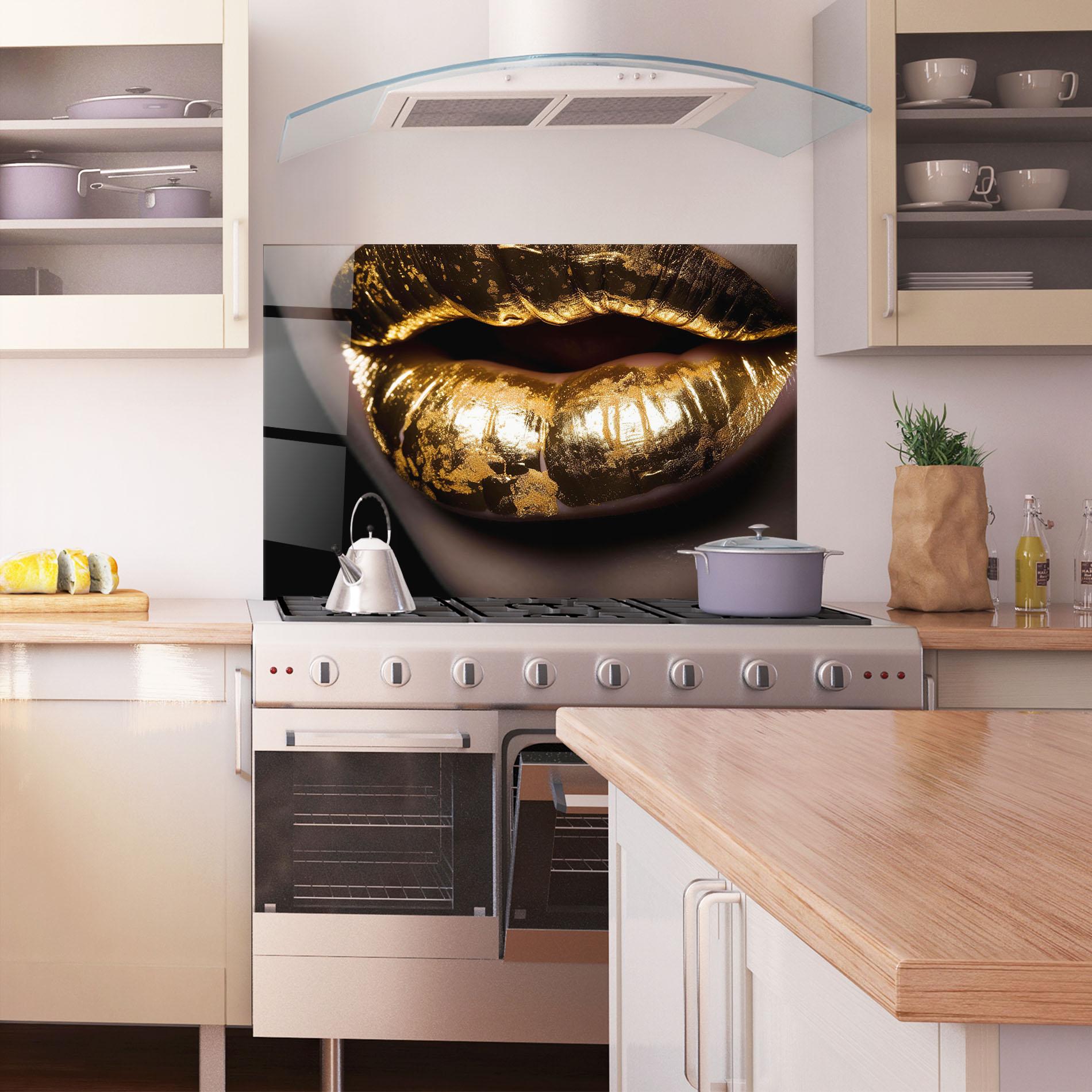 Konyhai üveg hátfal Big Gold Lips mockup 1