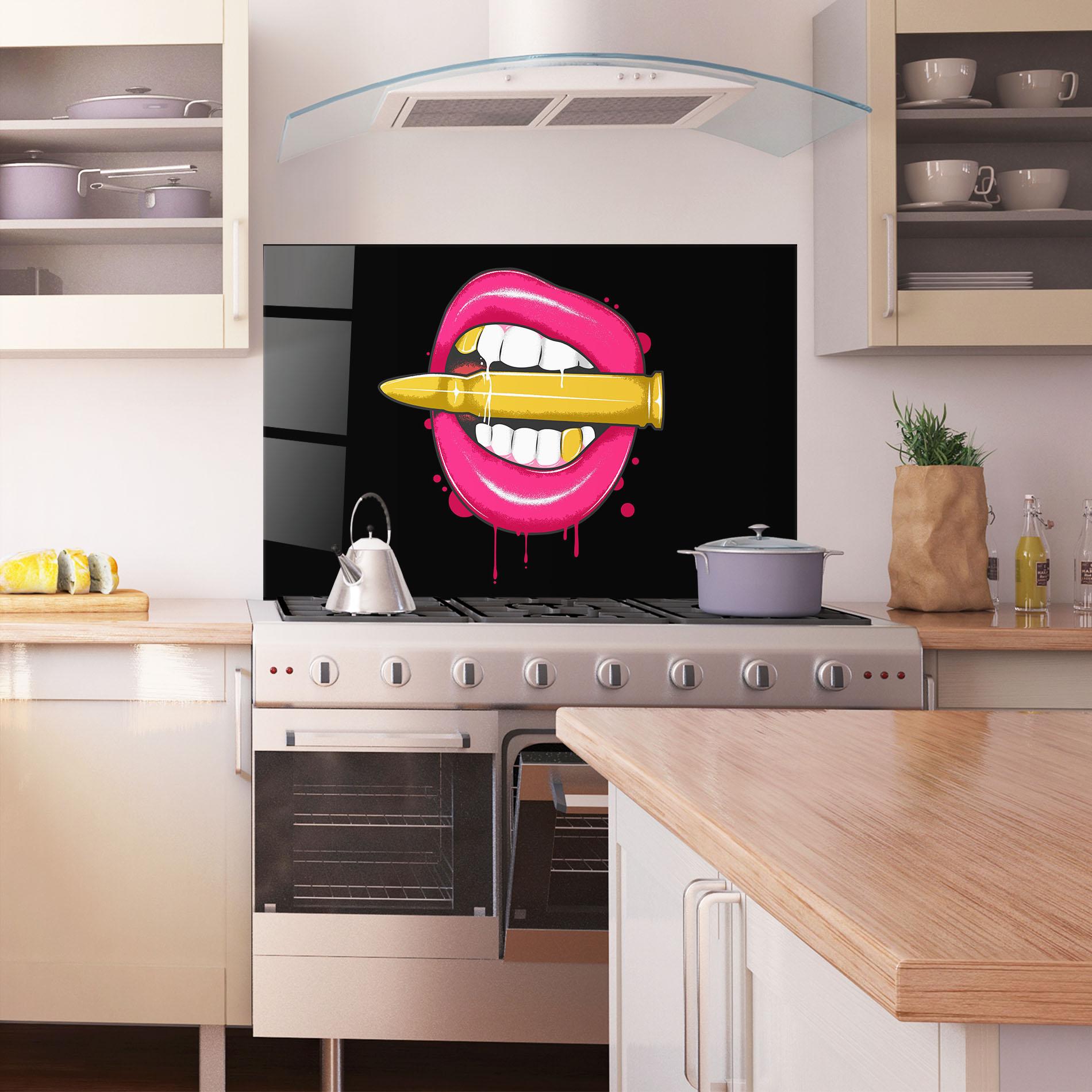 Konyhai üveg hátfal Pink Bullet Lips mockup 1