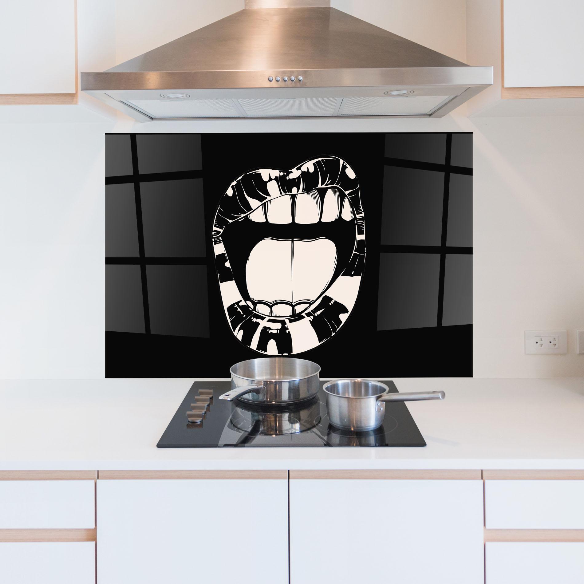 Konyhai üveg hátfal Big Lips On Black mockup 5