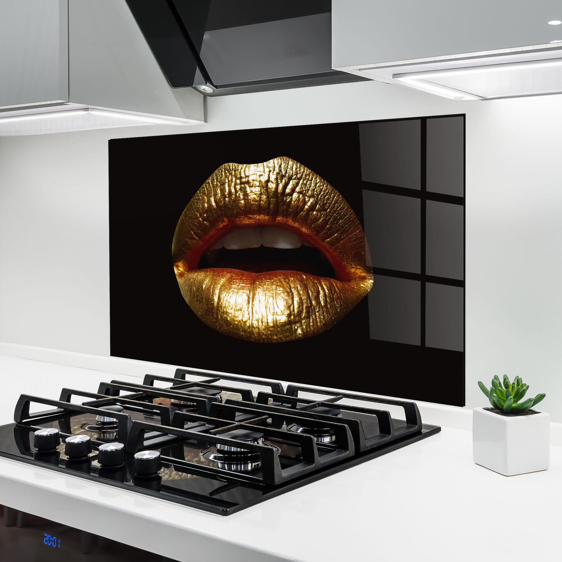 Konyhai üveg hátfal Pretty Gold Lips mockup 6