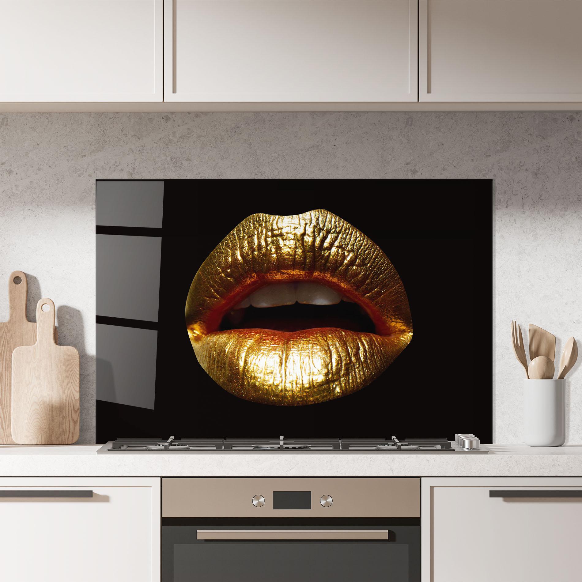Konyhai üveg hátfal Pretty Gold Lips mockup 7