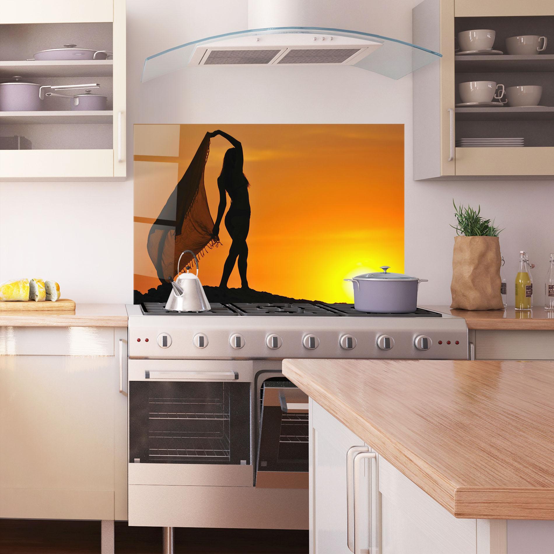 Konyhai üveg hátfal Pareo Raised Sunset mockup 1